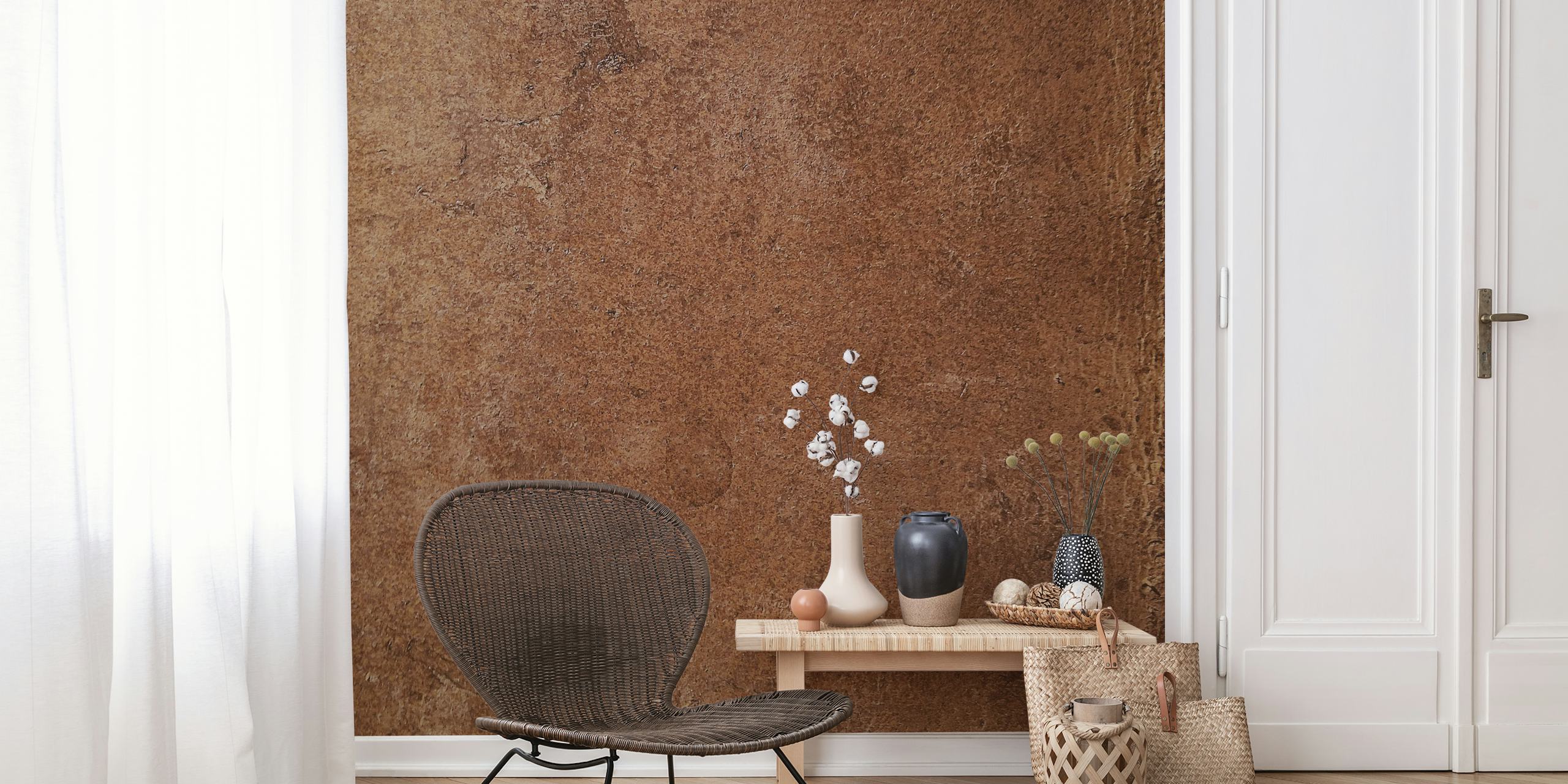 Carta da parati con texture in pelle invecchiata che ricorda il cuoio della sella per un ambiente ricco e tradizionale.