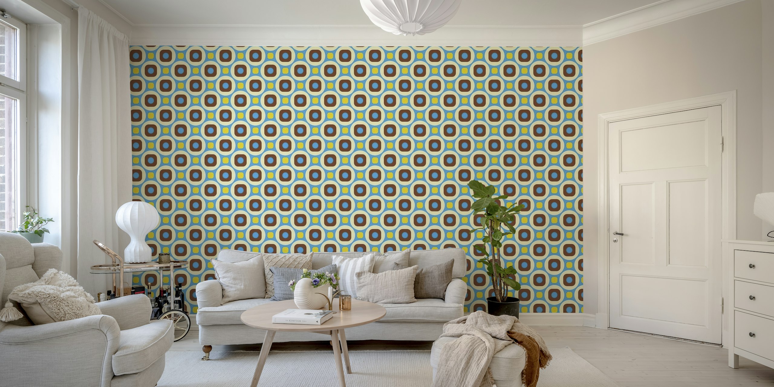 Retro geometrisk mønster vægmaleri med blå, gule og brune former på en hvid baggrund
