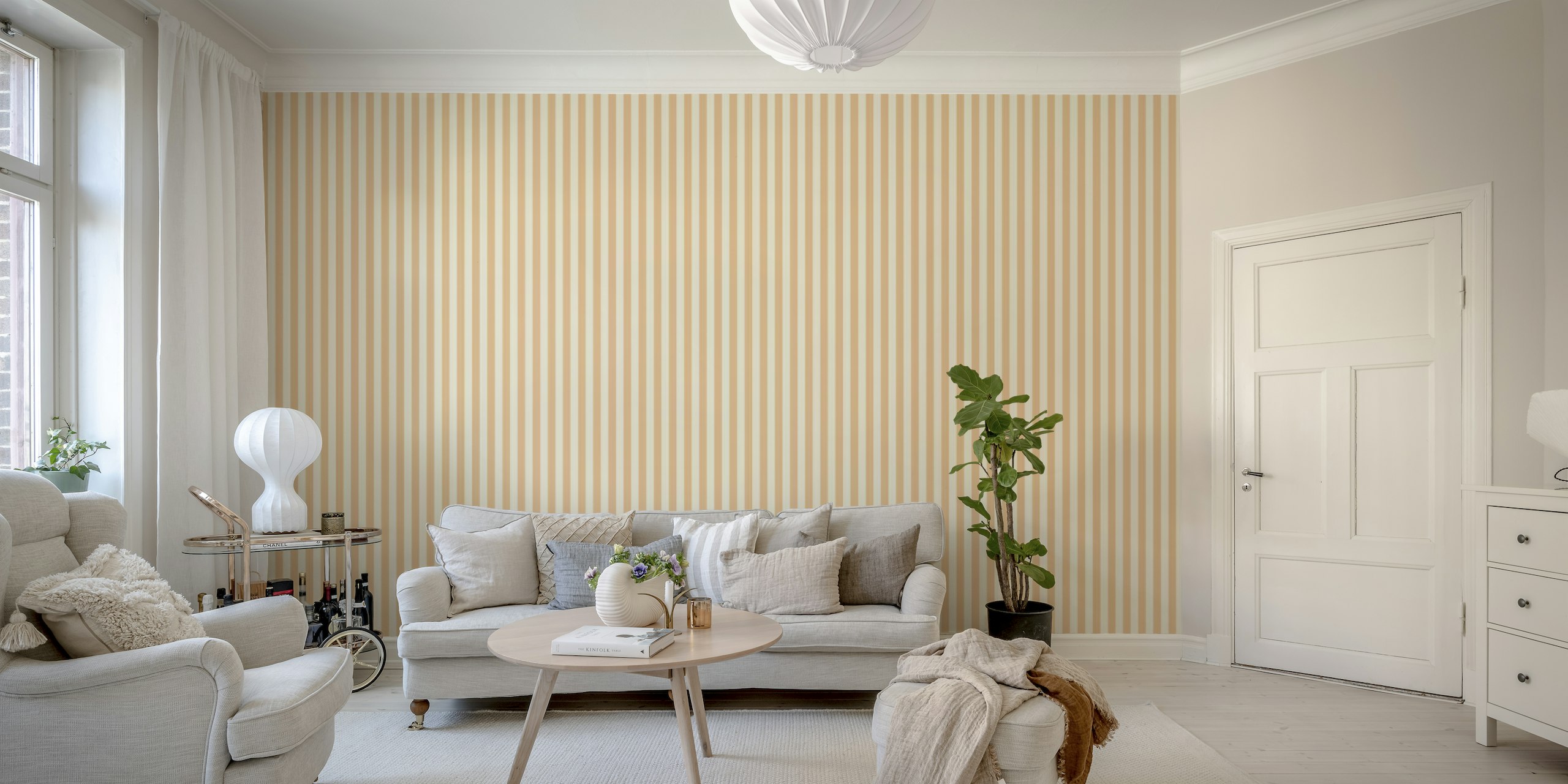 Stripes Normal Peach Fuzz - Uberørt vægmaleri med bløde ferskenfarvede toner og minimalistisk design