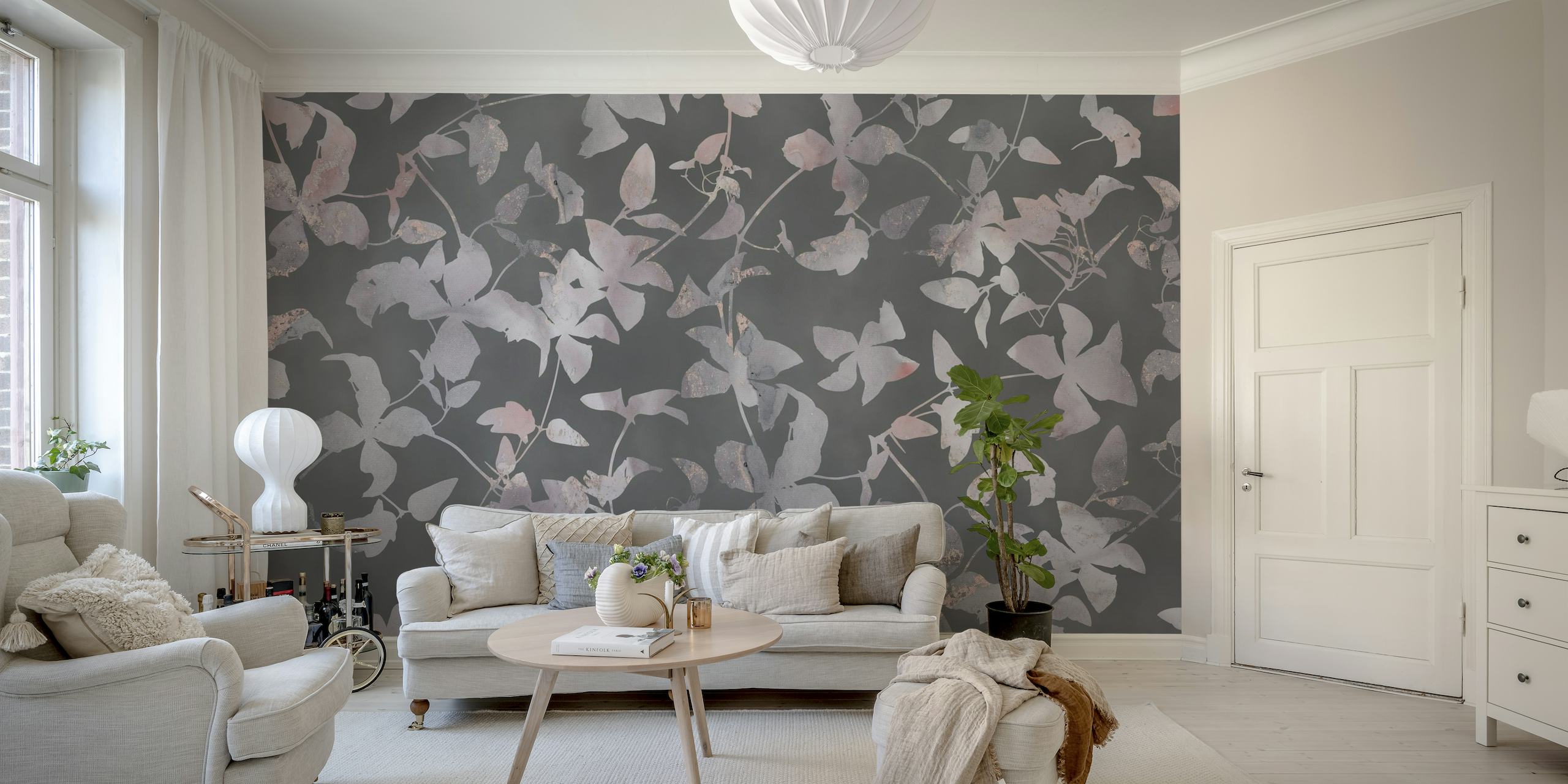 Dimno ružičasti i sivi Clematis zidni tapet s eteričnim cvjetnim dizajnom