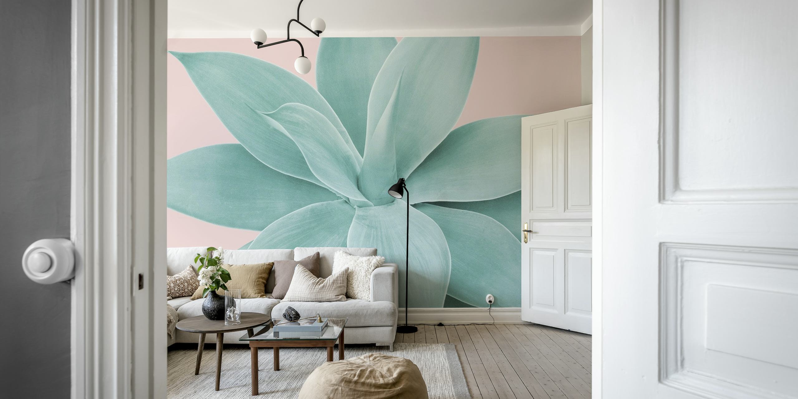 Blozen roze achtergrond met blauwgroen agave plant muurschildering