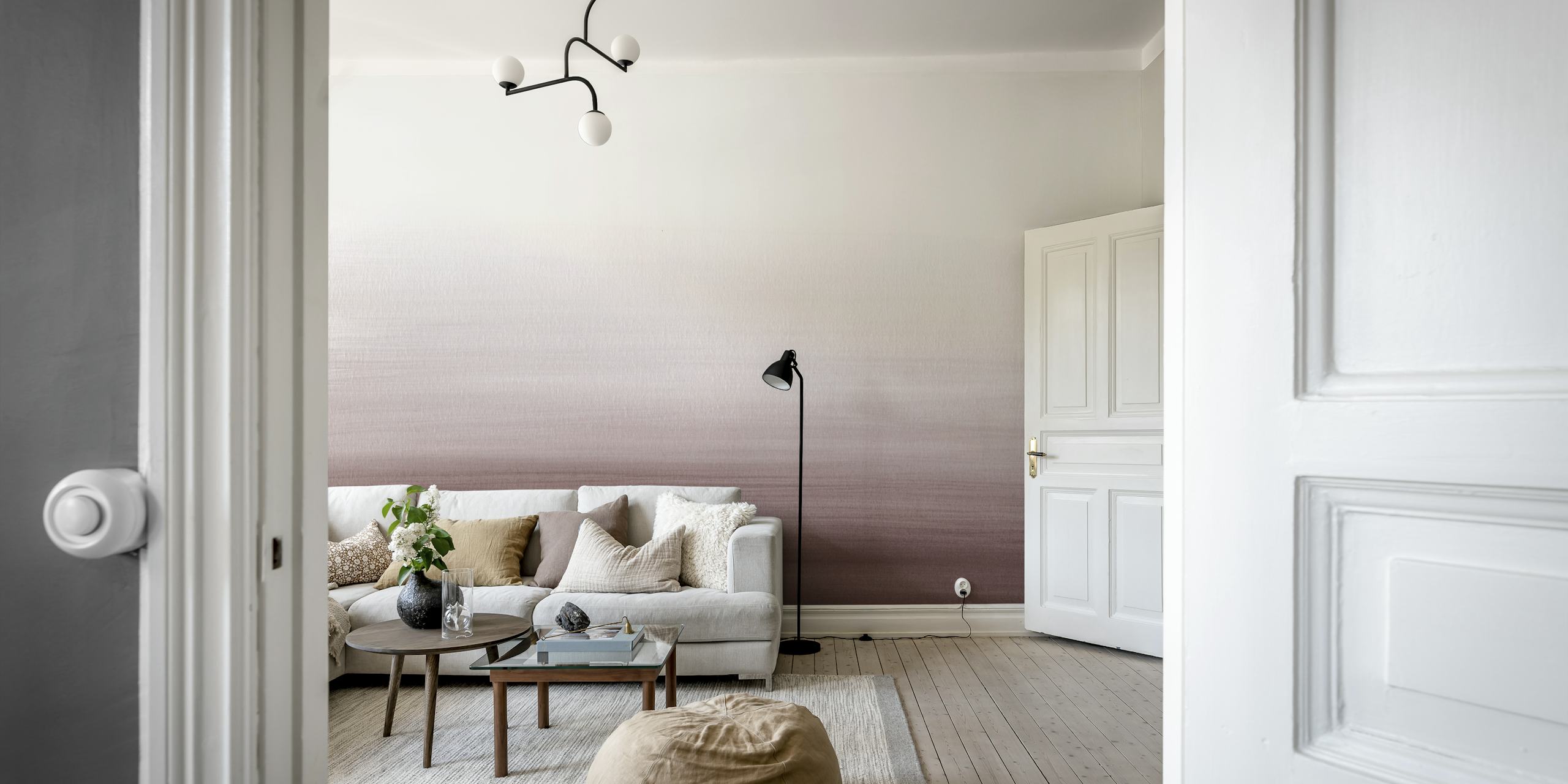 Burgundy watercolor gradient tapet i et rum