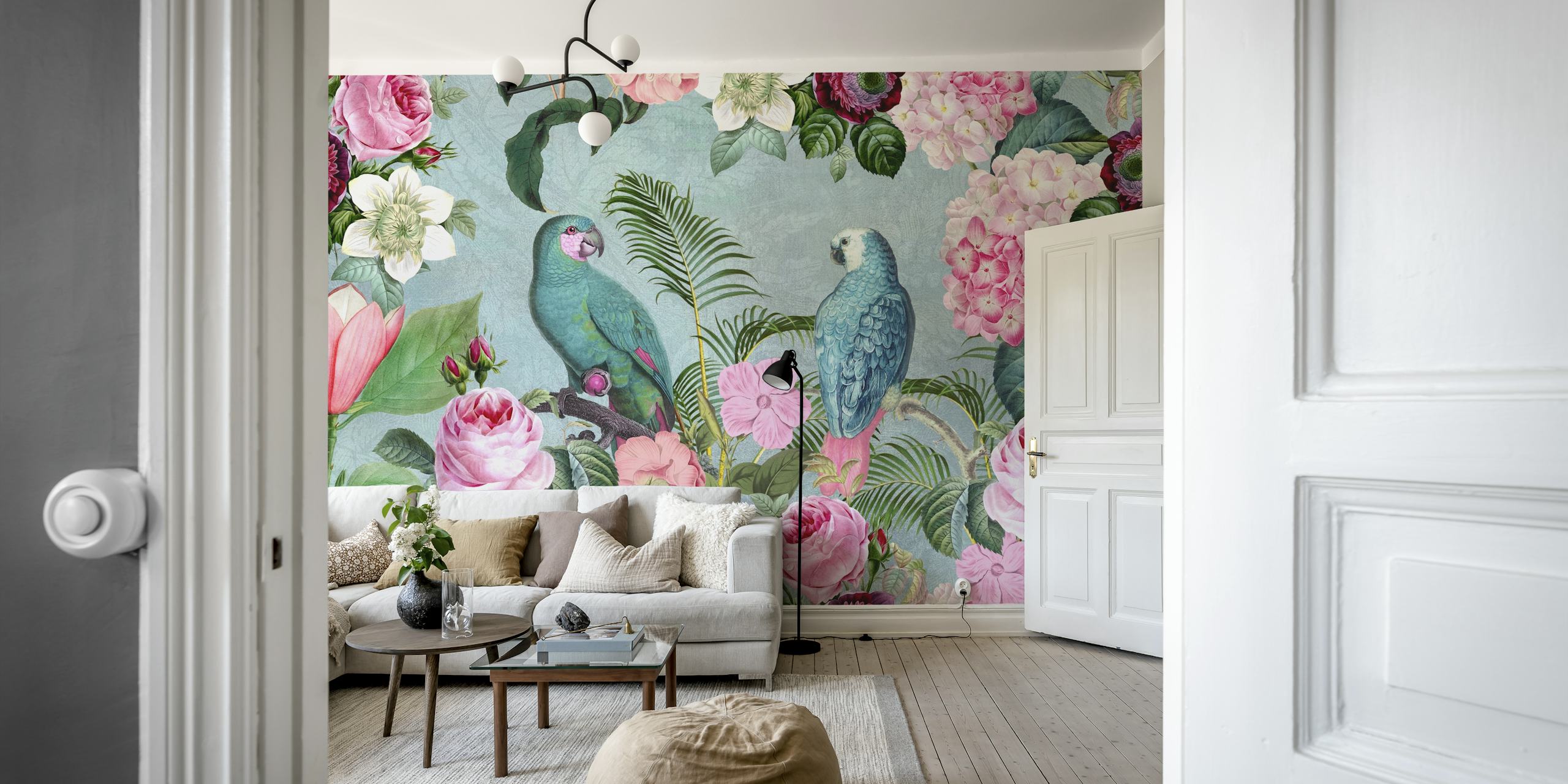 Pastelfarvet vægmaleri med jungletema med tropiske fugle blandt frodig flora