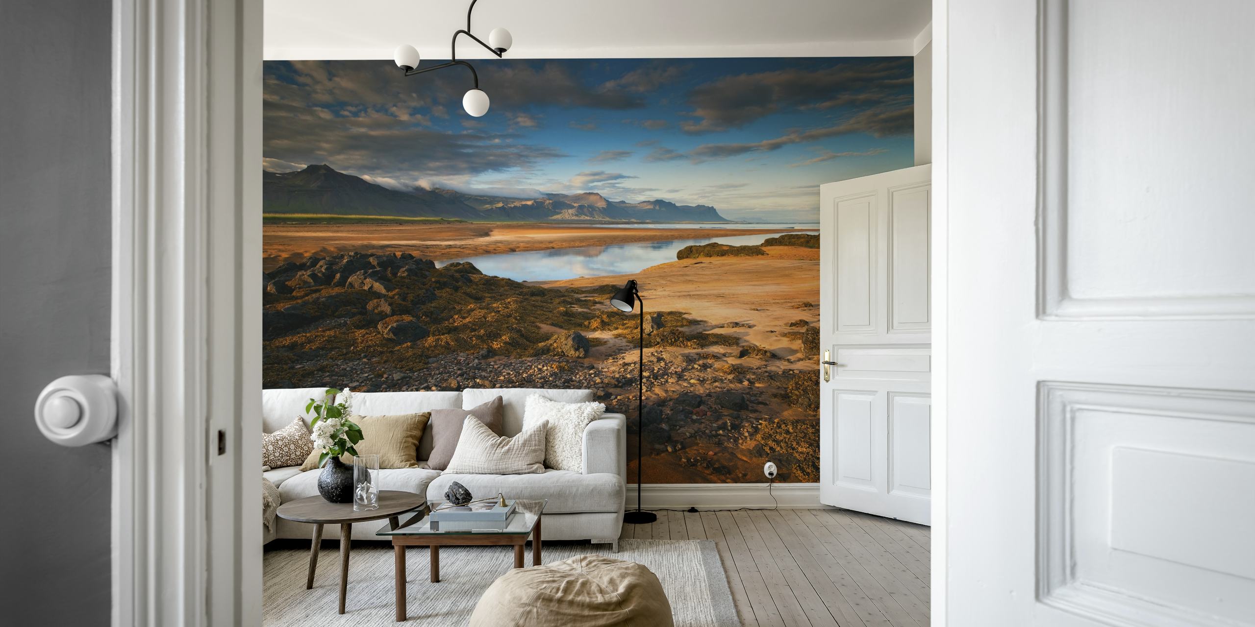 Fotomural paisaje tranquilo atardecer con crepúsculo cada vez más tenue