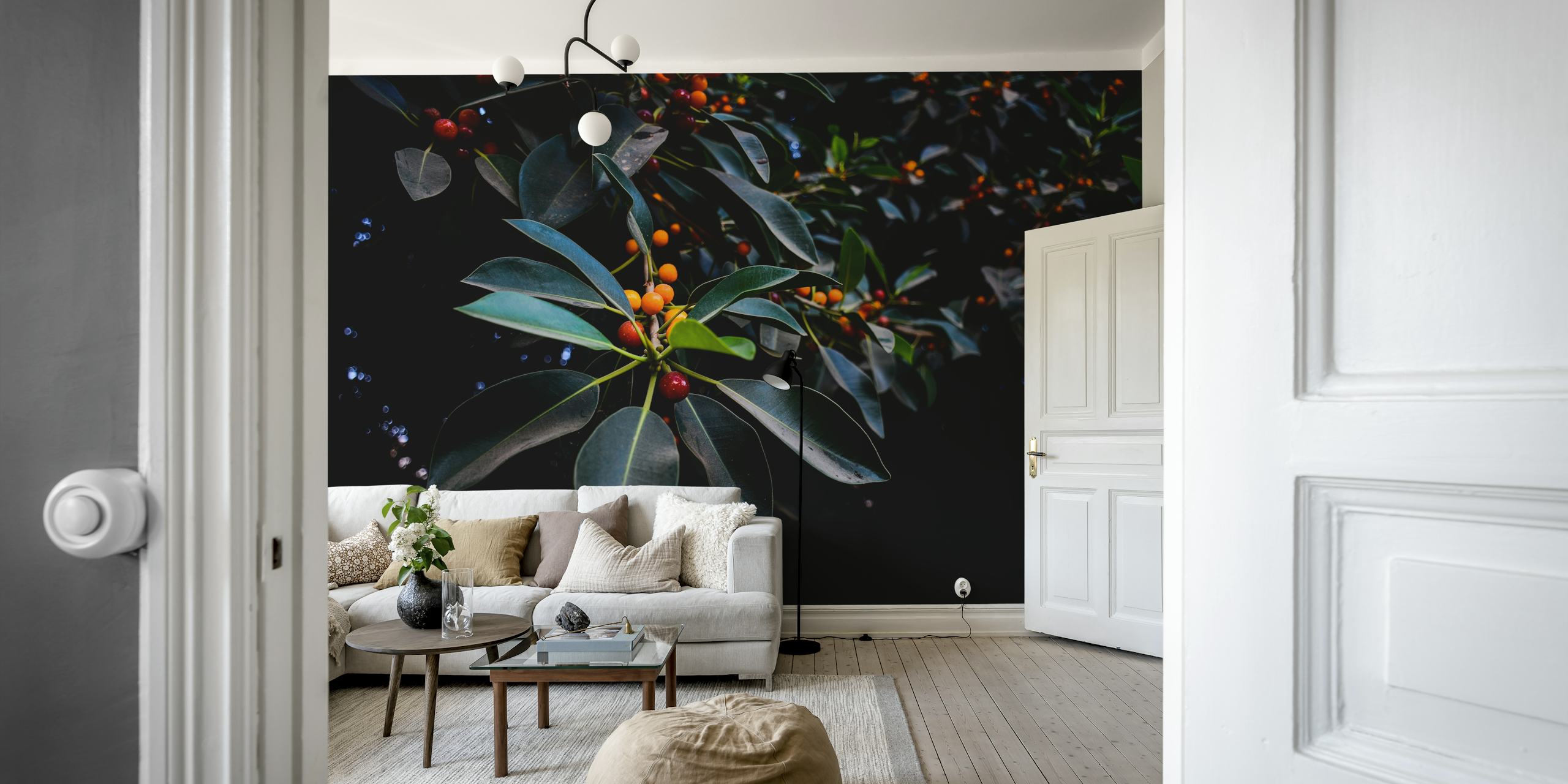 Papel de parede laranja e verde em um ambiente de quarto.