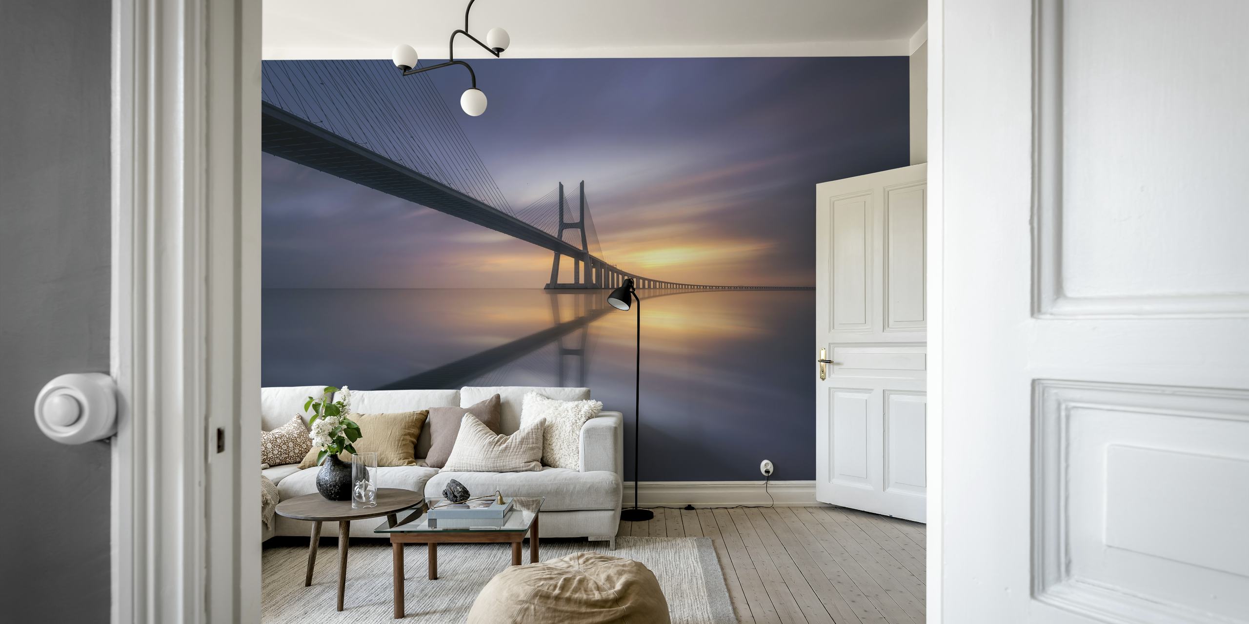 Ματ με θέμα Sunrise Bridge που απεικονίζει τη σιλούετα μιας γέφυρας κατά της αυγής πάνω από ήρεμα νερά.