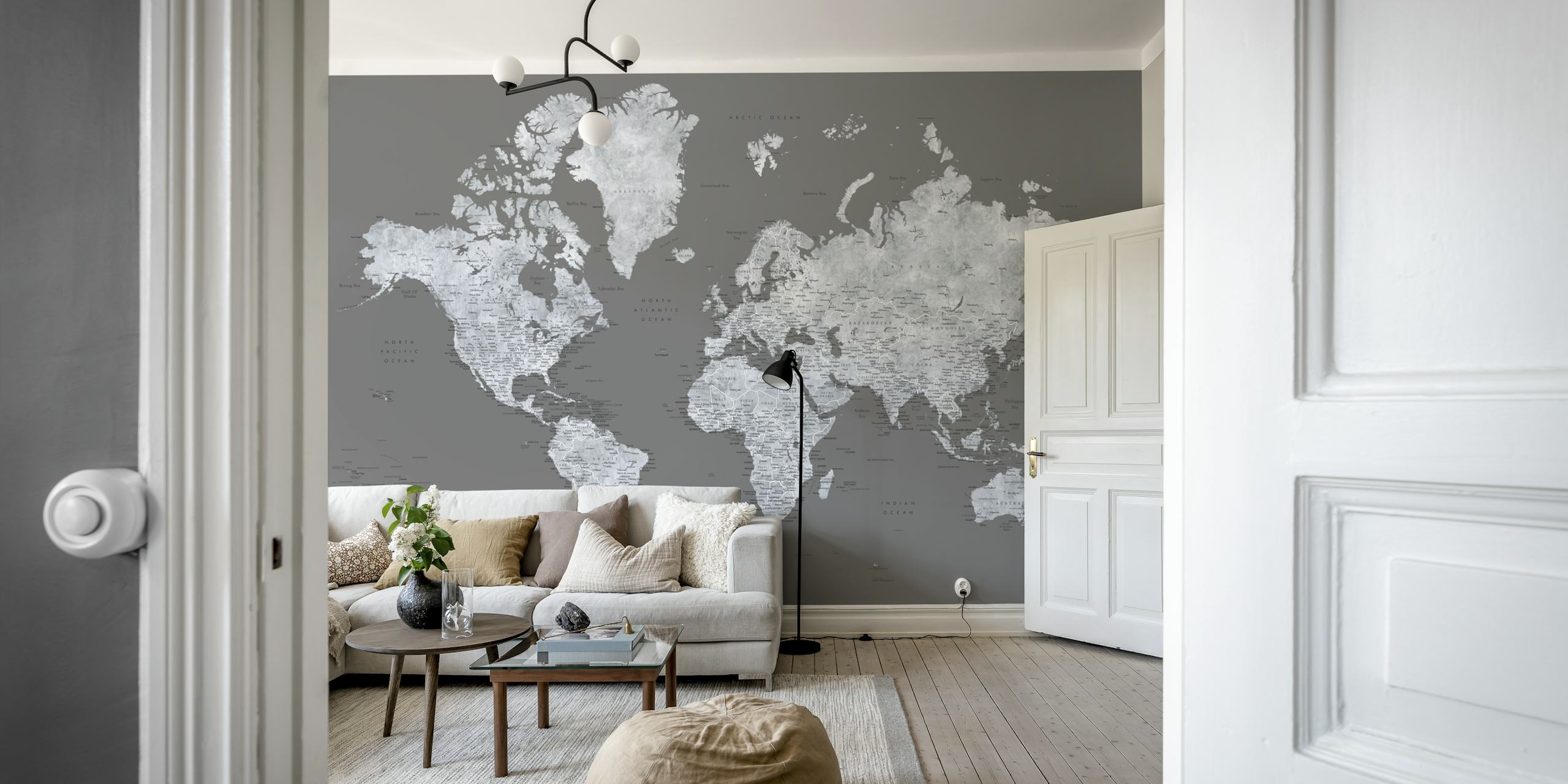 Papel pintado de mapa mundial detallado en una habitación