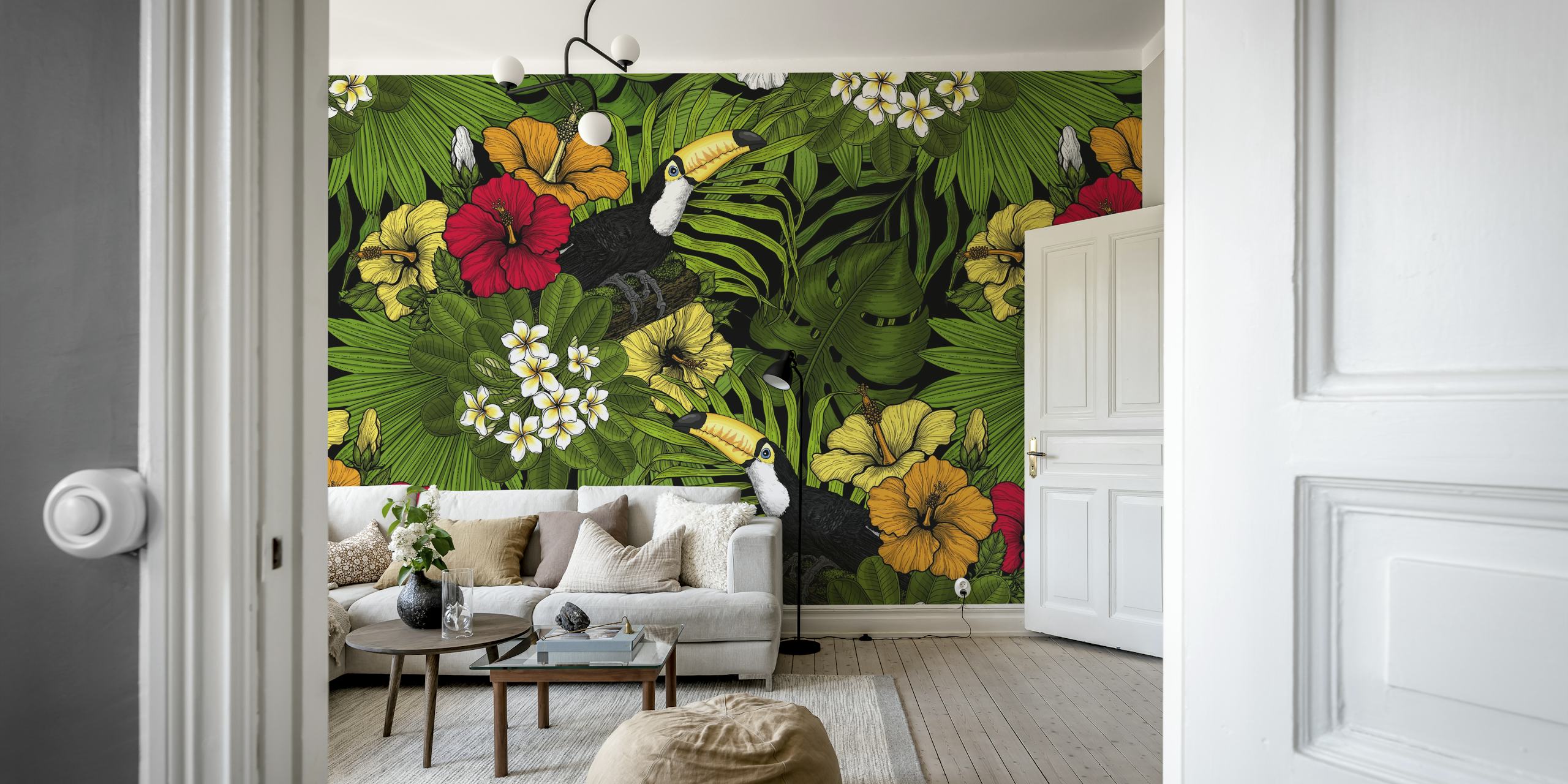 Tukaner og tropiske blomster vægmaleri med grønt løv.