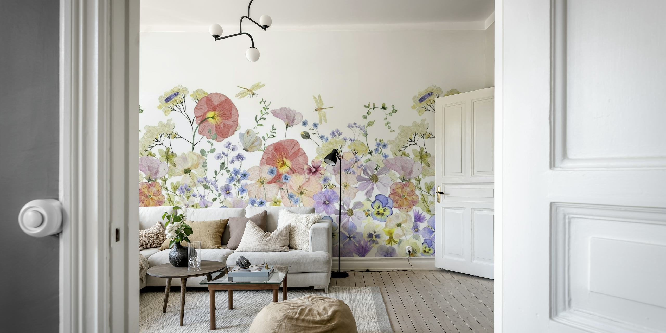 Värikäs puutarhakukkien ja perhosten seinämaalaus lastenhuoneeseen