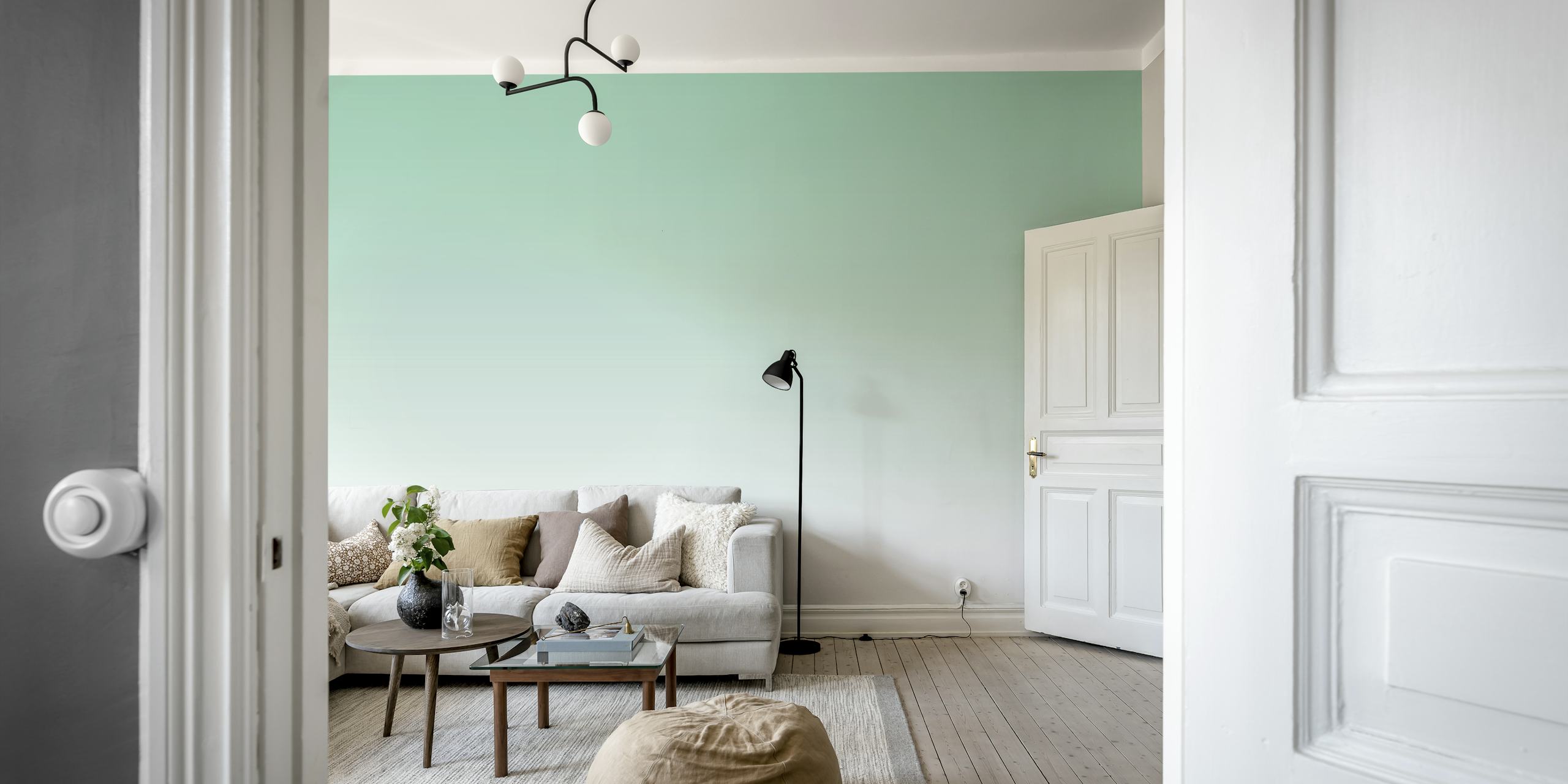 Ombre Aquamarine -kaltevuustapetti esittelee rauhallisen siirtymisen vaaleista tummansinisiin sävyihin ja muistuttaa merta.