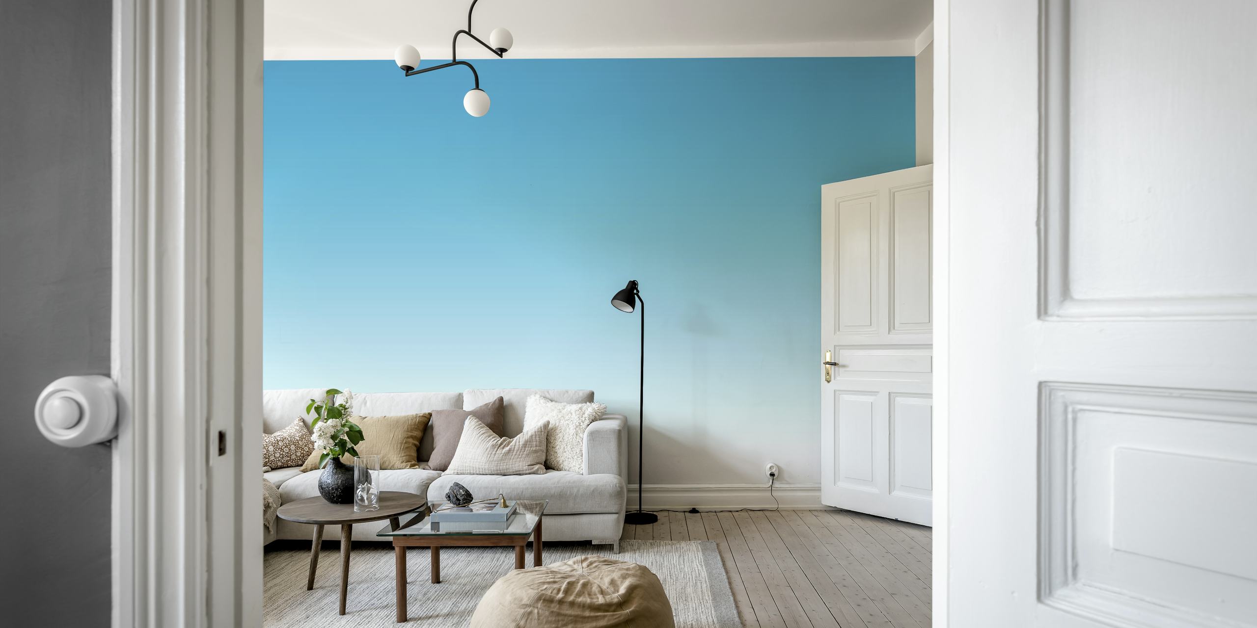 Ombre Background Clear Blue papel de parede em um quarto