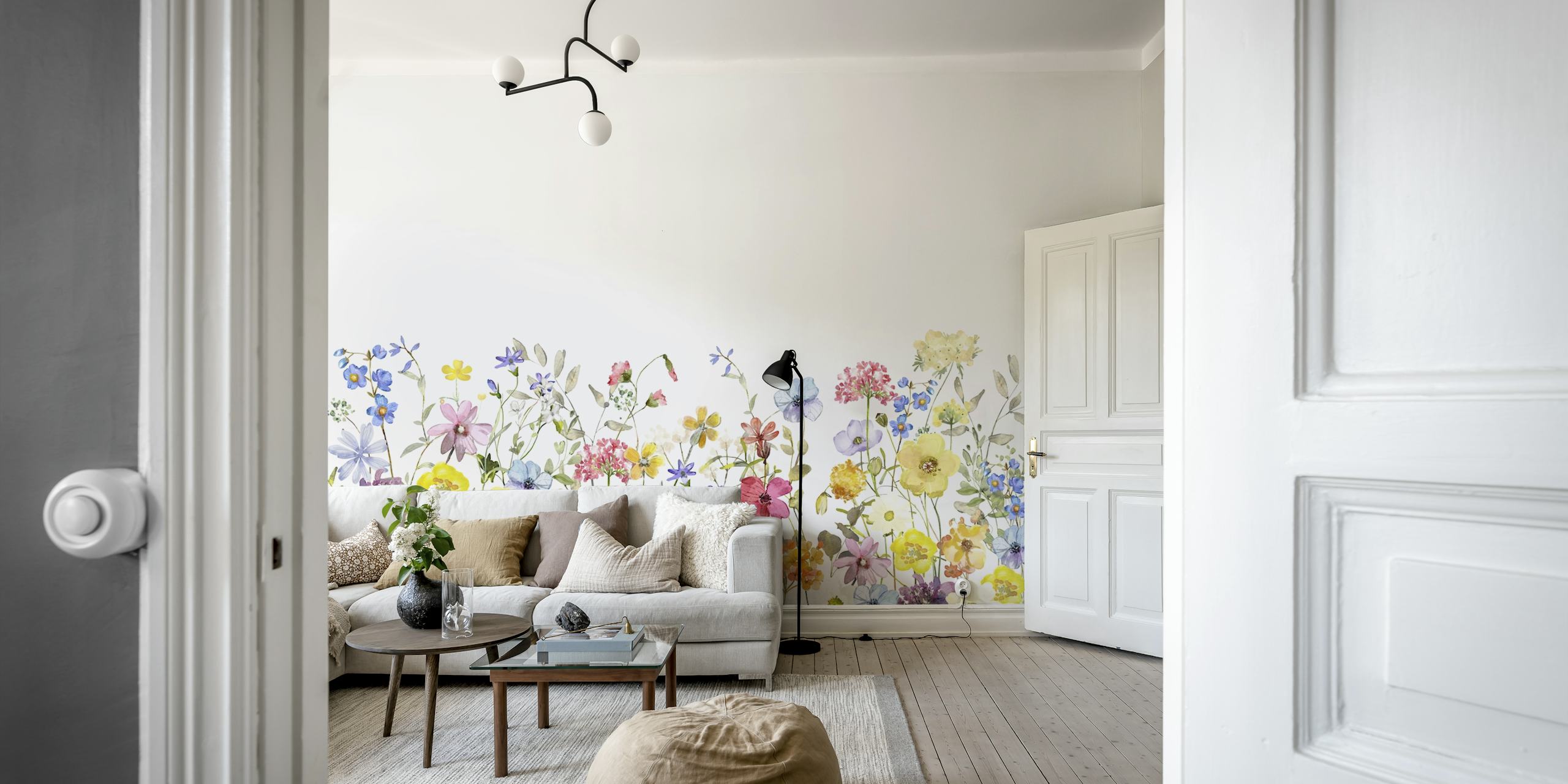 Een weelderige weergave van gevarieerde wilde bloemen op een fotobehang in een weide