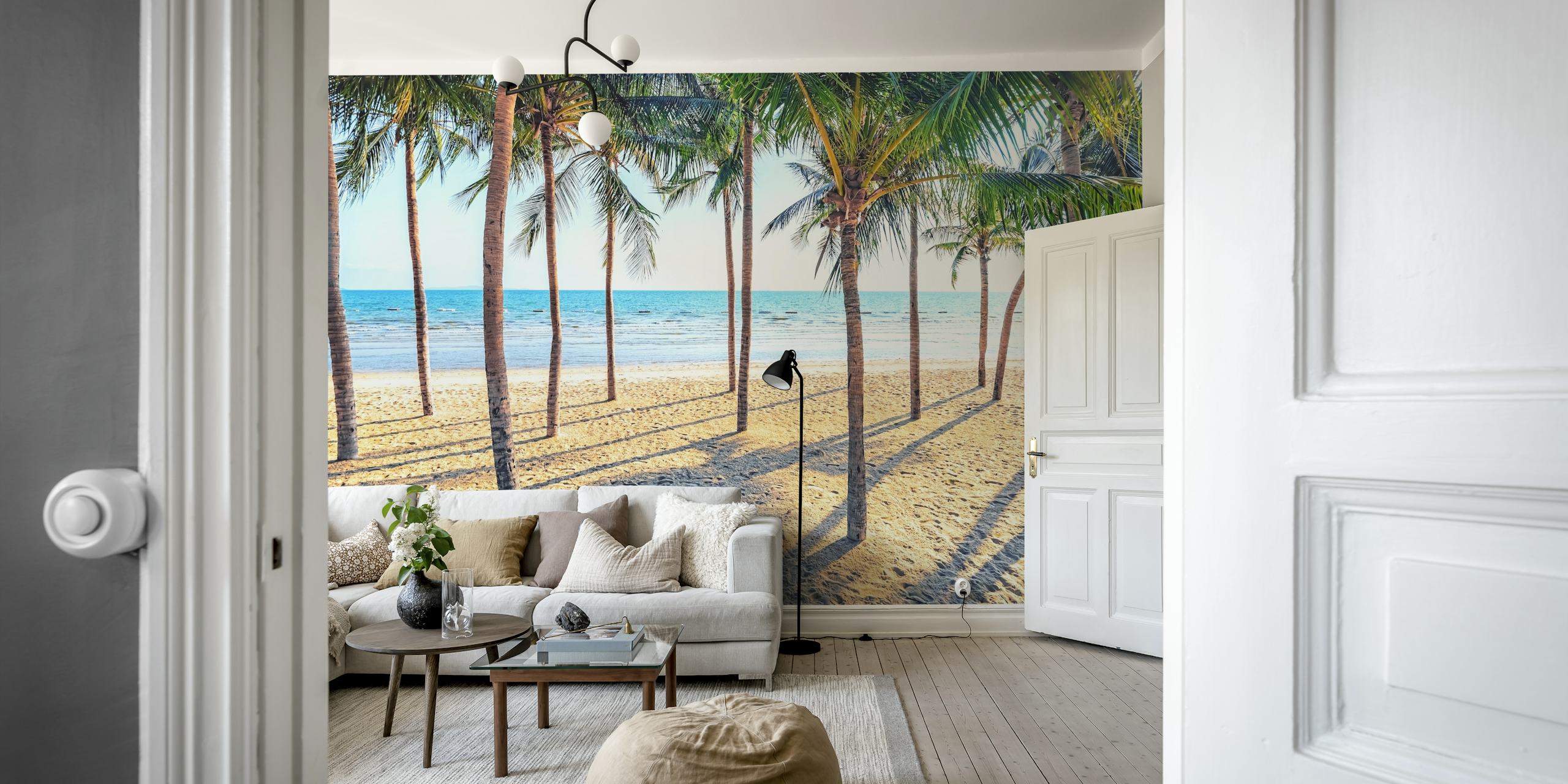 Fototapeta Jomtien Beach z palmami i złotym piaskiem