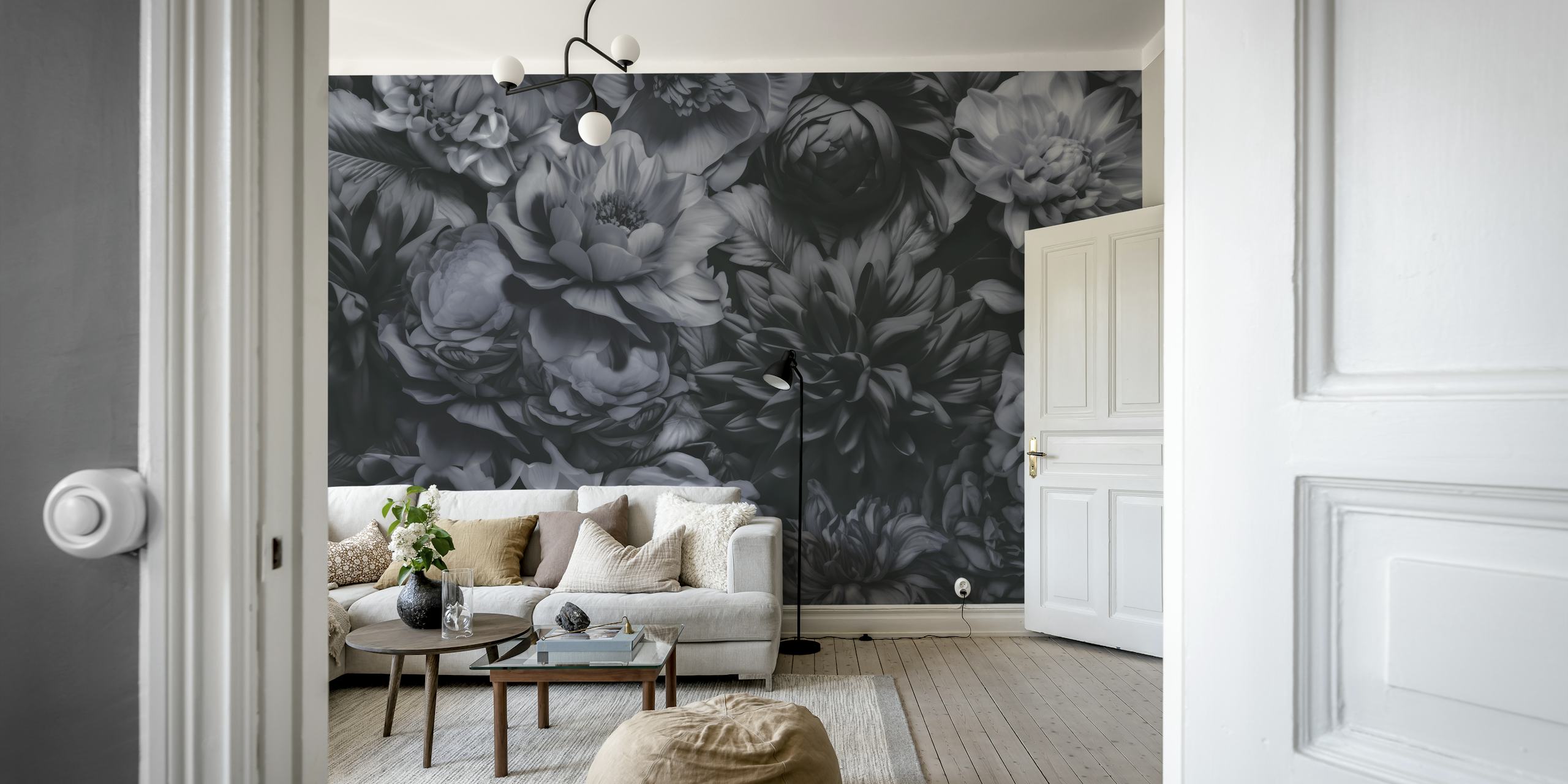 Opulento murale con fiori barocchi nei toni del grigio argento con un lunatico disegno artistico botanico