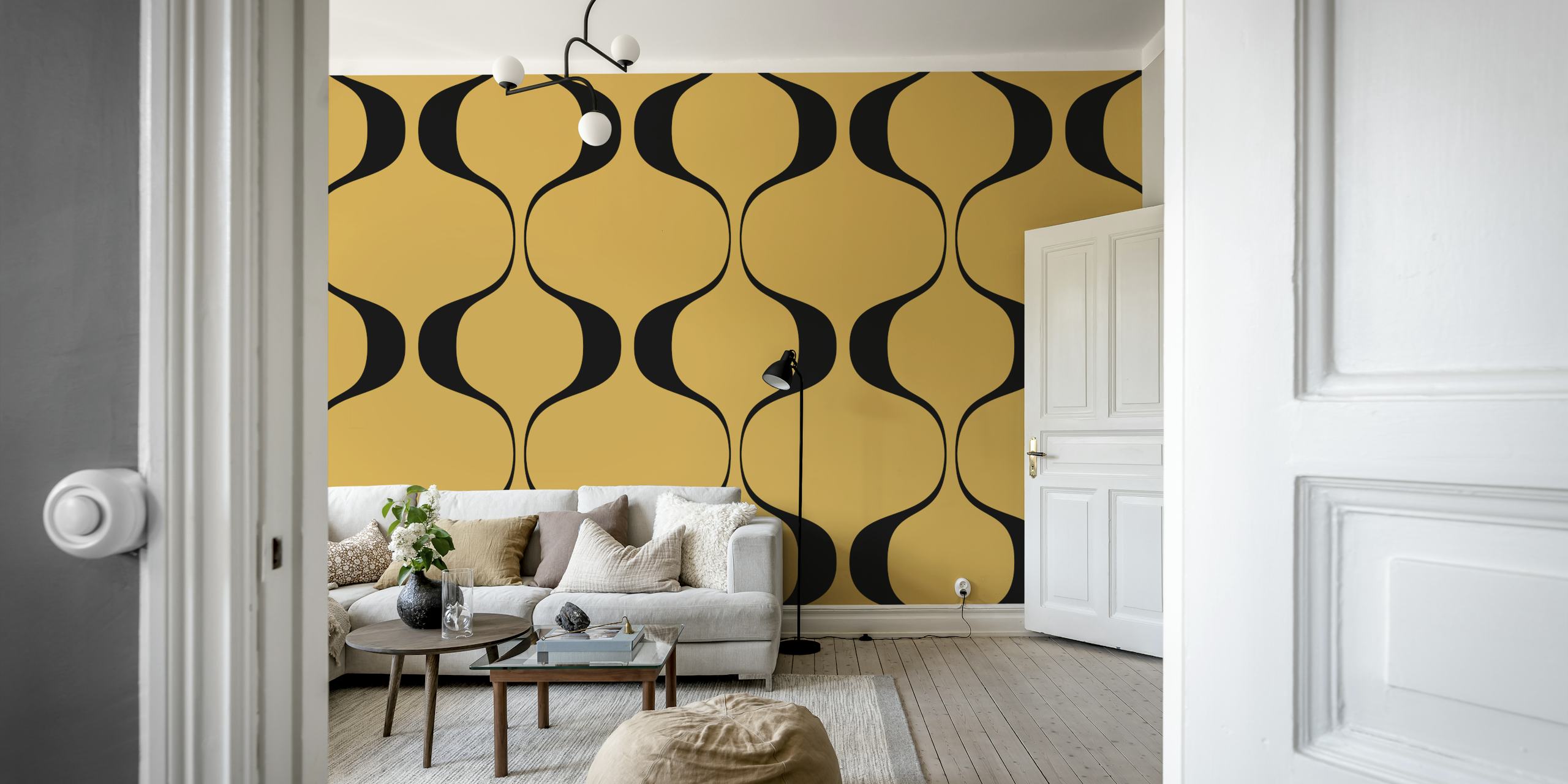 Mural de parede Retro Glam Geo Abstract Waves com padrões de ondas sinuosas douradas e pretas.