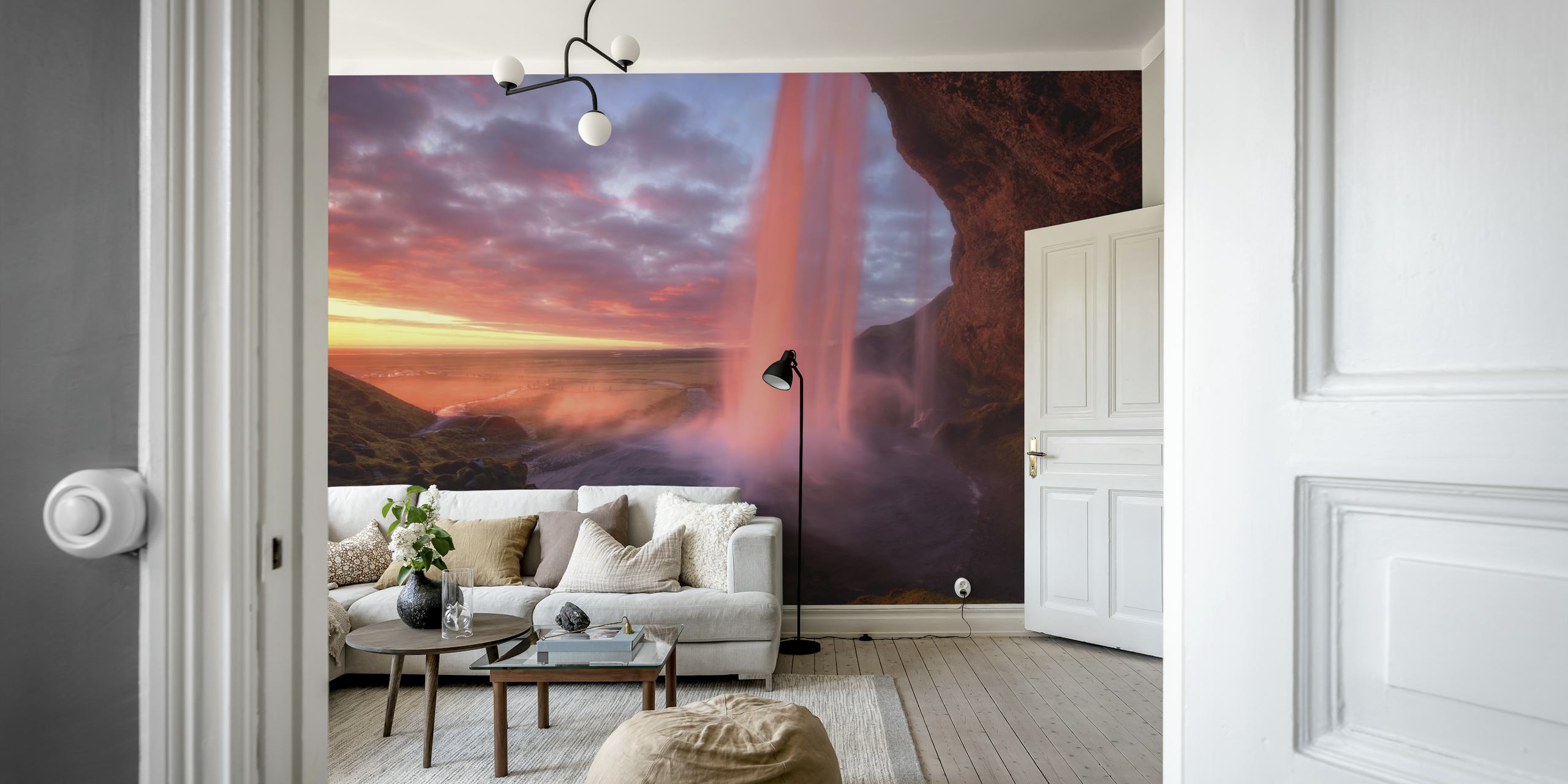 Une fresque murale en cascade aux couleurs du coucher du soleil, nommée « The Burning Falls »