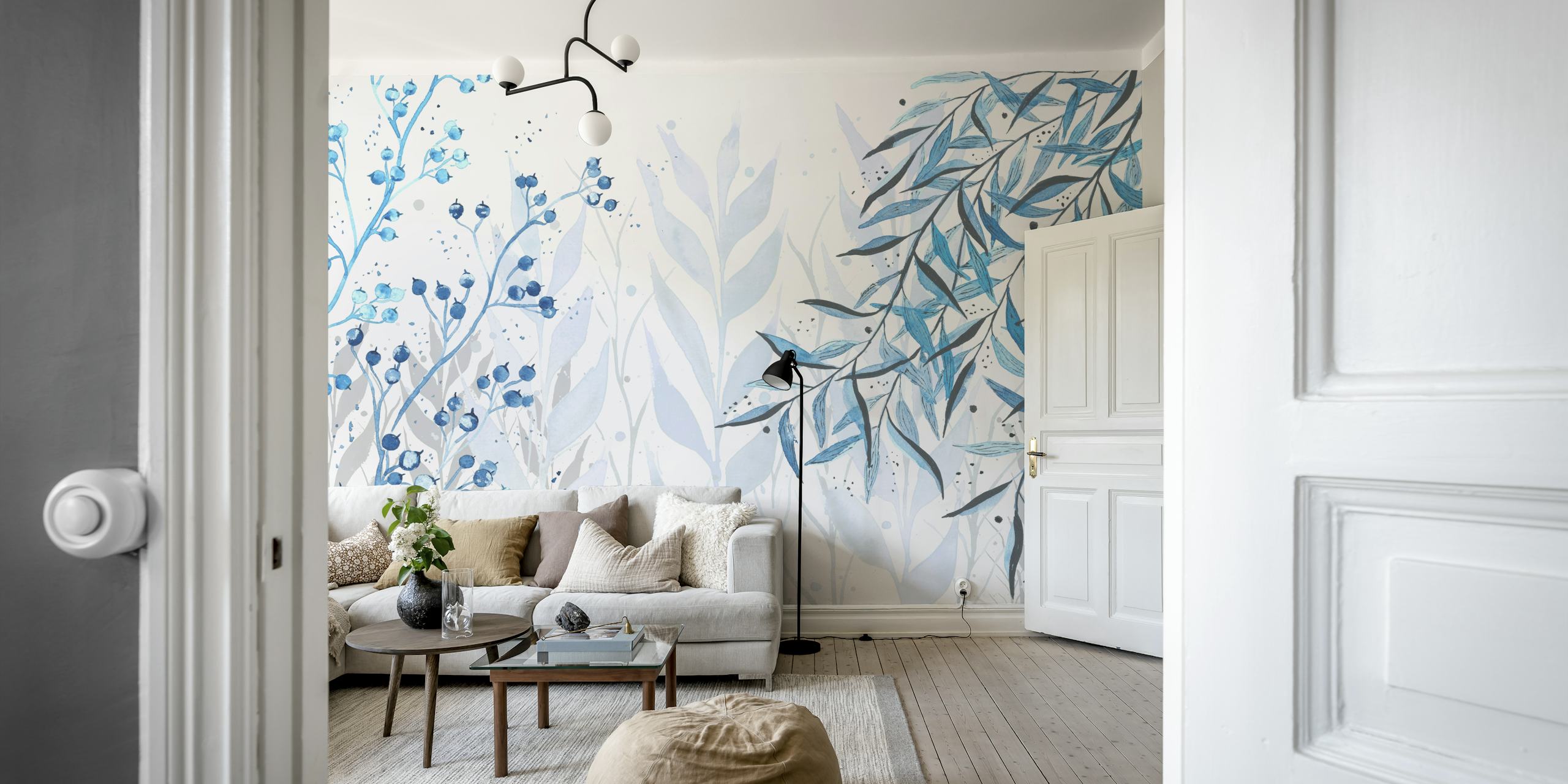 Modrá botanická nástěnná tapeta v pokoji