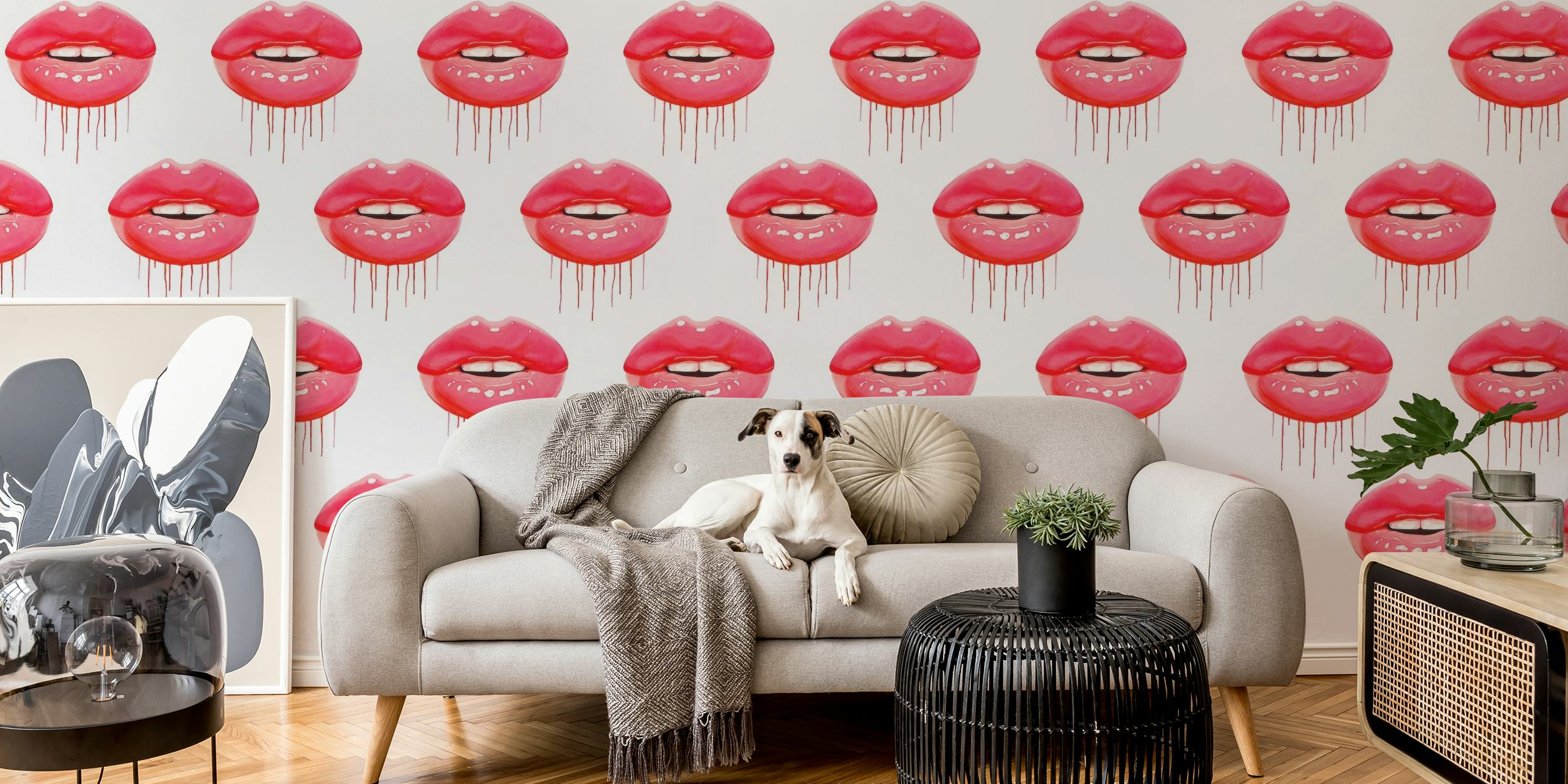 Muurschildering met rode lippenpatroon met repetitieve rode lipafdrukken op een witte achtergrond