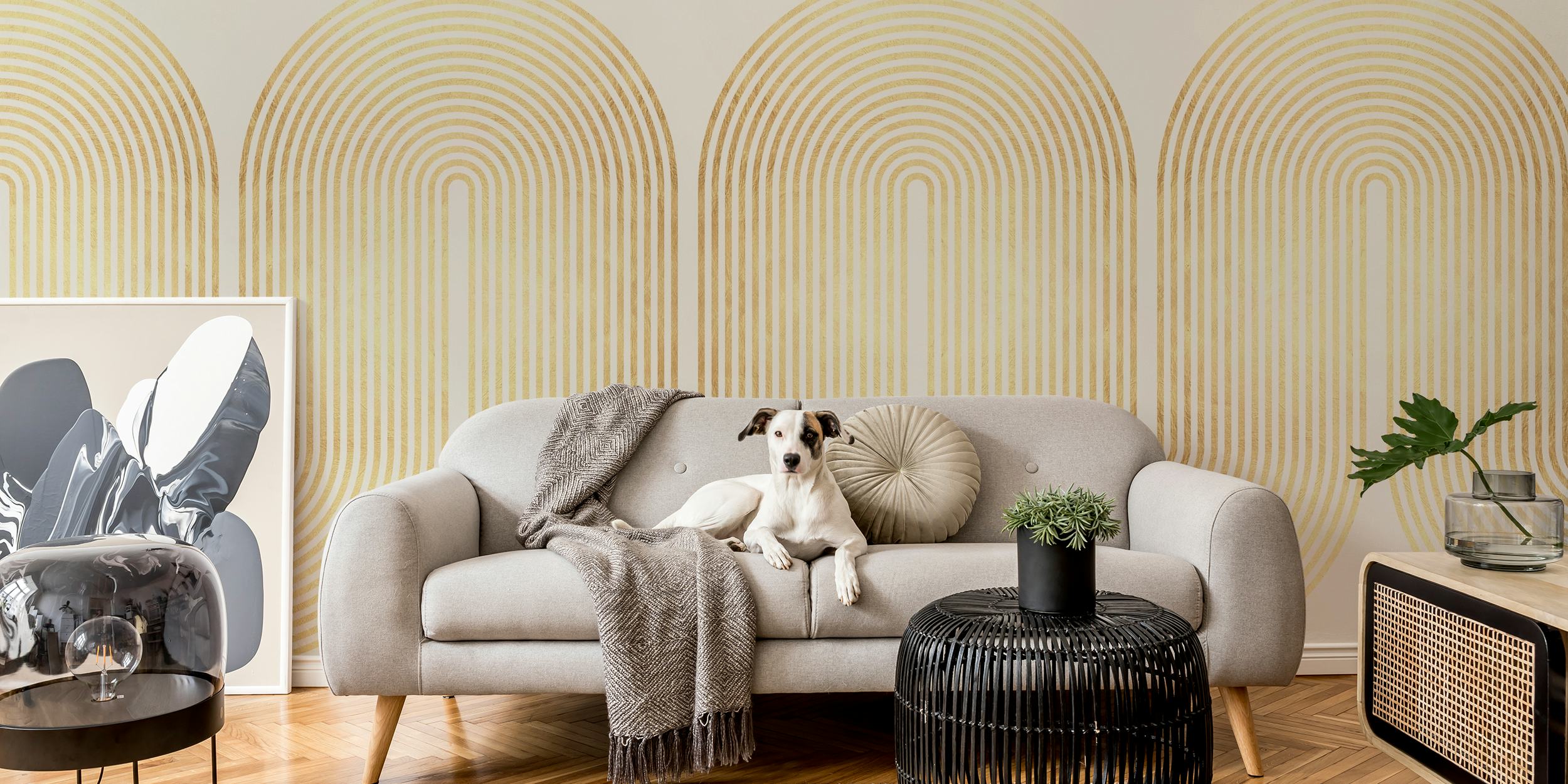 Golden wavy lines pattern wallpaper in soft beige tones.