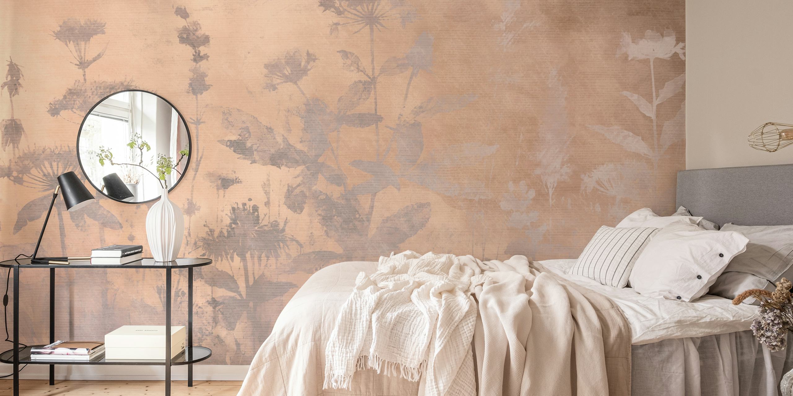 Floral tapetdesign i et rum