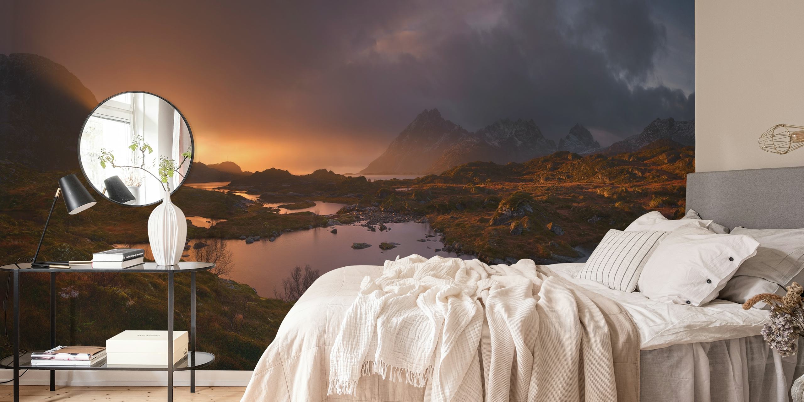 Nascer do sol sobre o mural de parede de Lofoten representando a luz tranquila do amanhecer na paisagem norueguesa com montanhas e lagos.