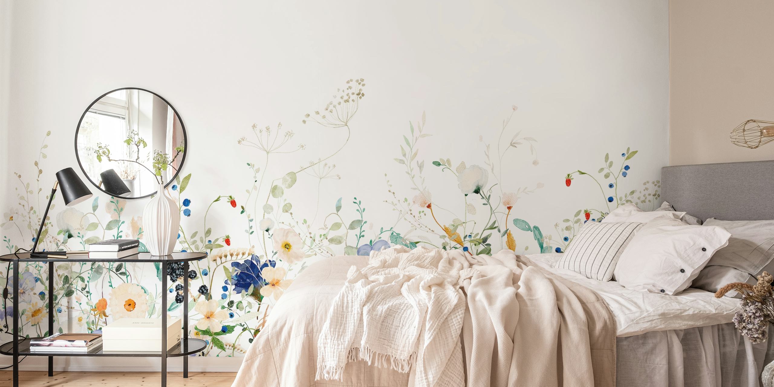 Enchanted Midsummer Wildflower Meadow behang in een kamer setting