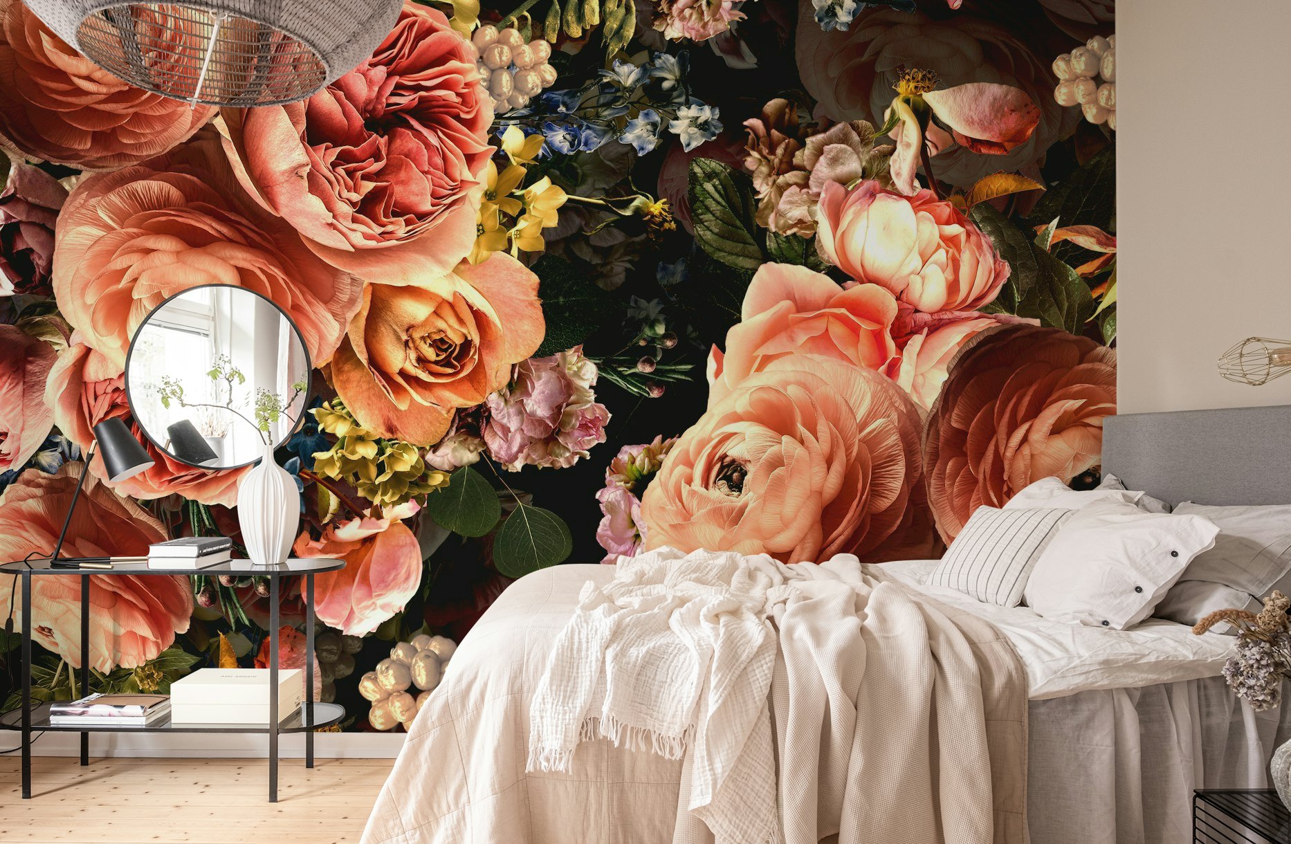 Lush Baroque Roses wallpaper