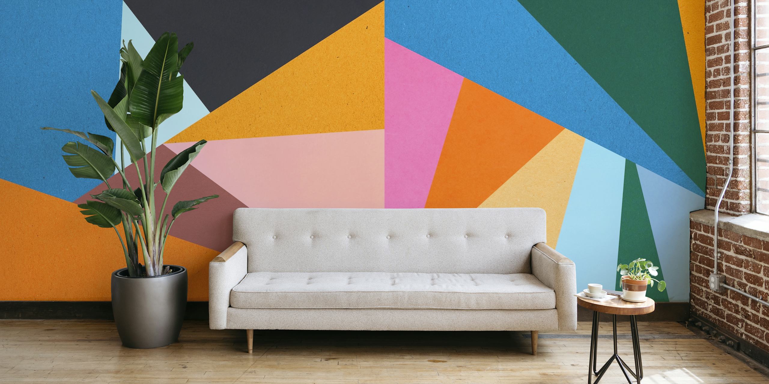 Χρωματιστό γεωμετρικό σχέδιο τοιχογραφίας με μια σειρά από φωτεινά τρίγωνα.