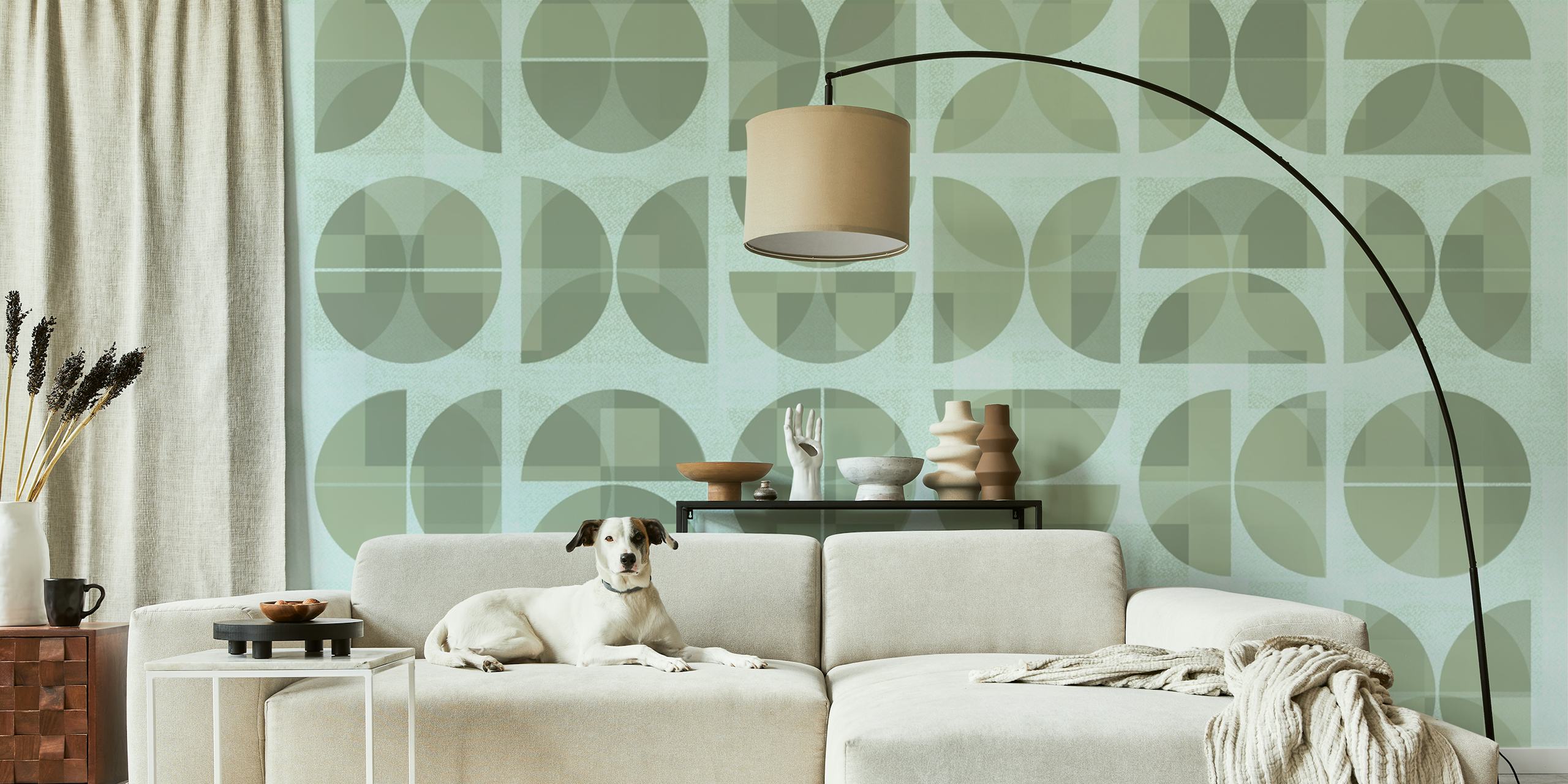Geometric green tones wallpaper i et rum
