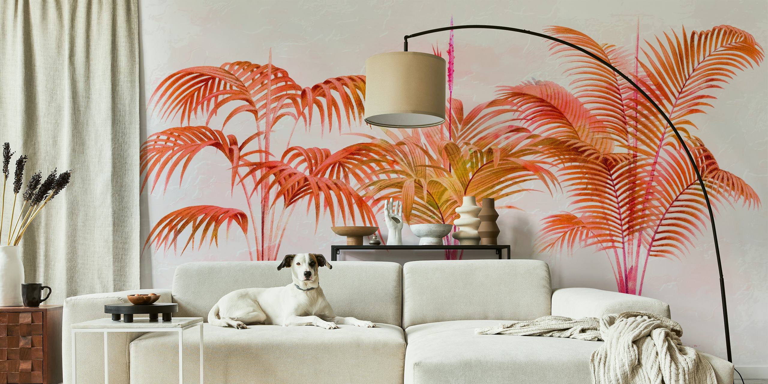 Rustgevende palmboom muurschildering in warme tinten.