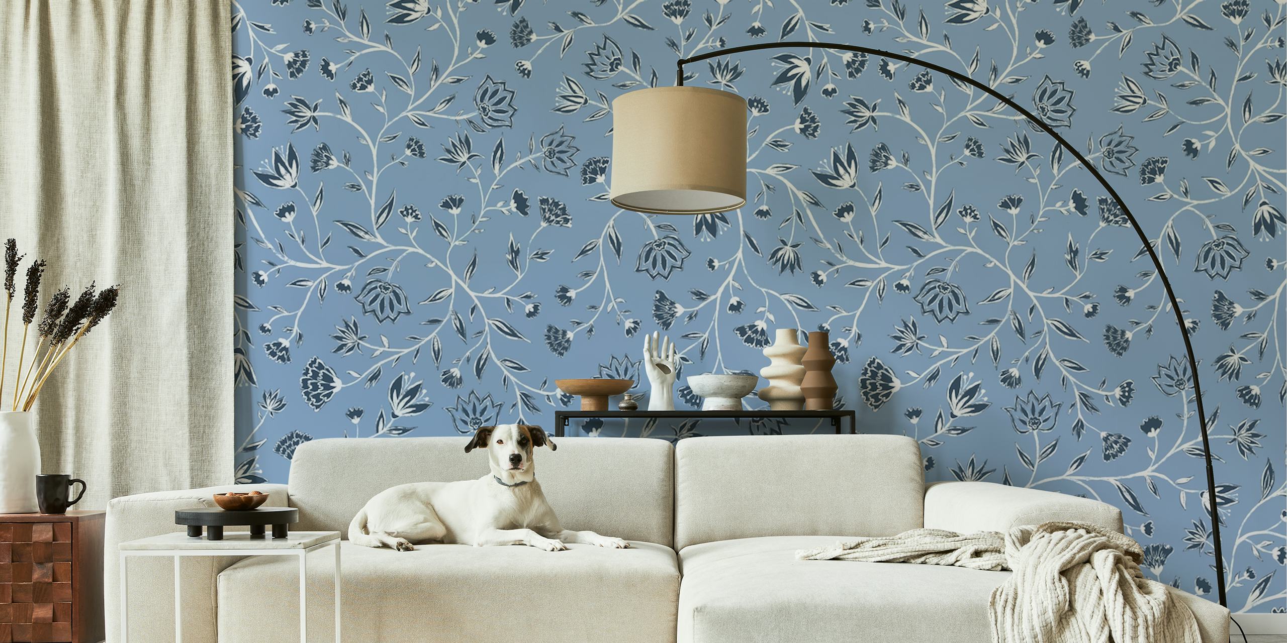 Innessa Floral Denim Tapete in einem Raum