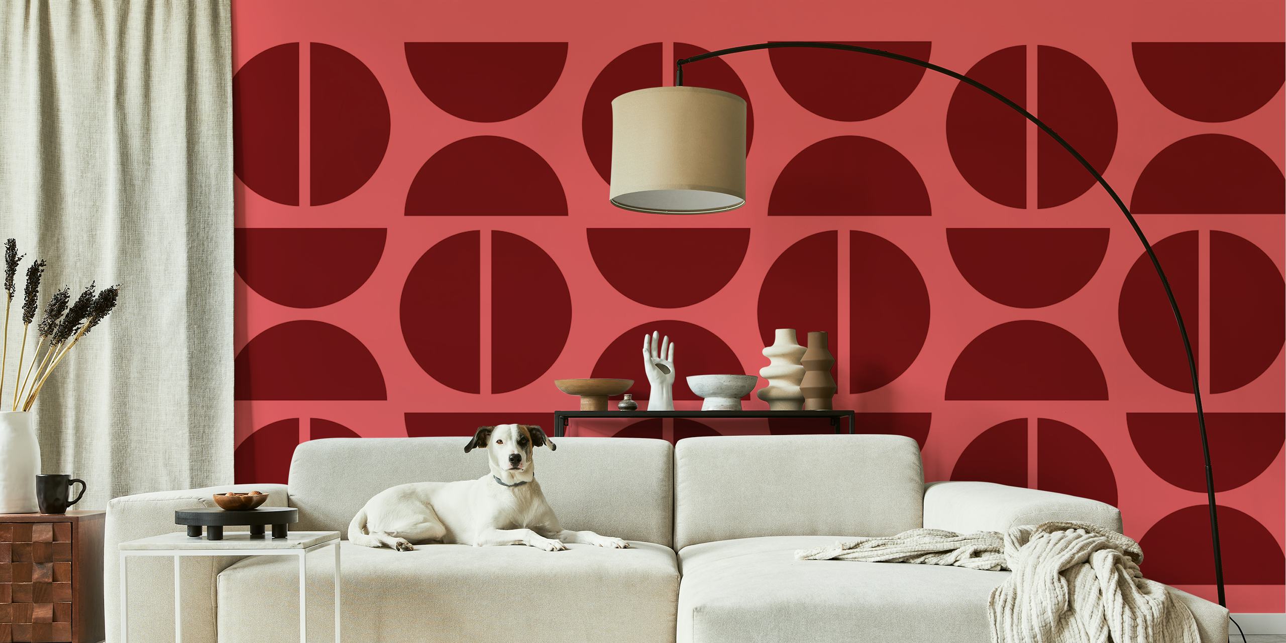 Ταπετσαρία Urban Coral Bordeaux που εμφανίζεται σε ένα δωμάτιο