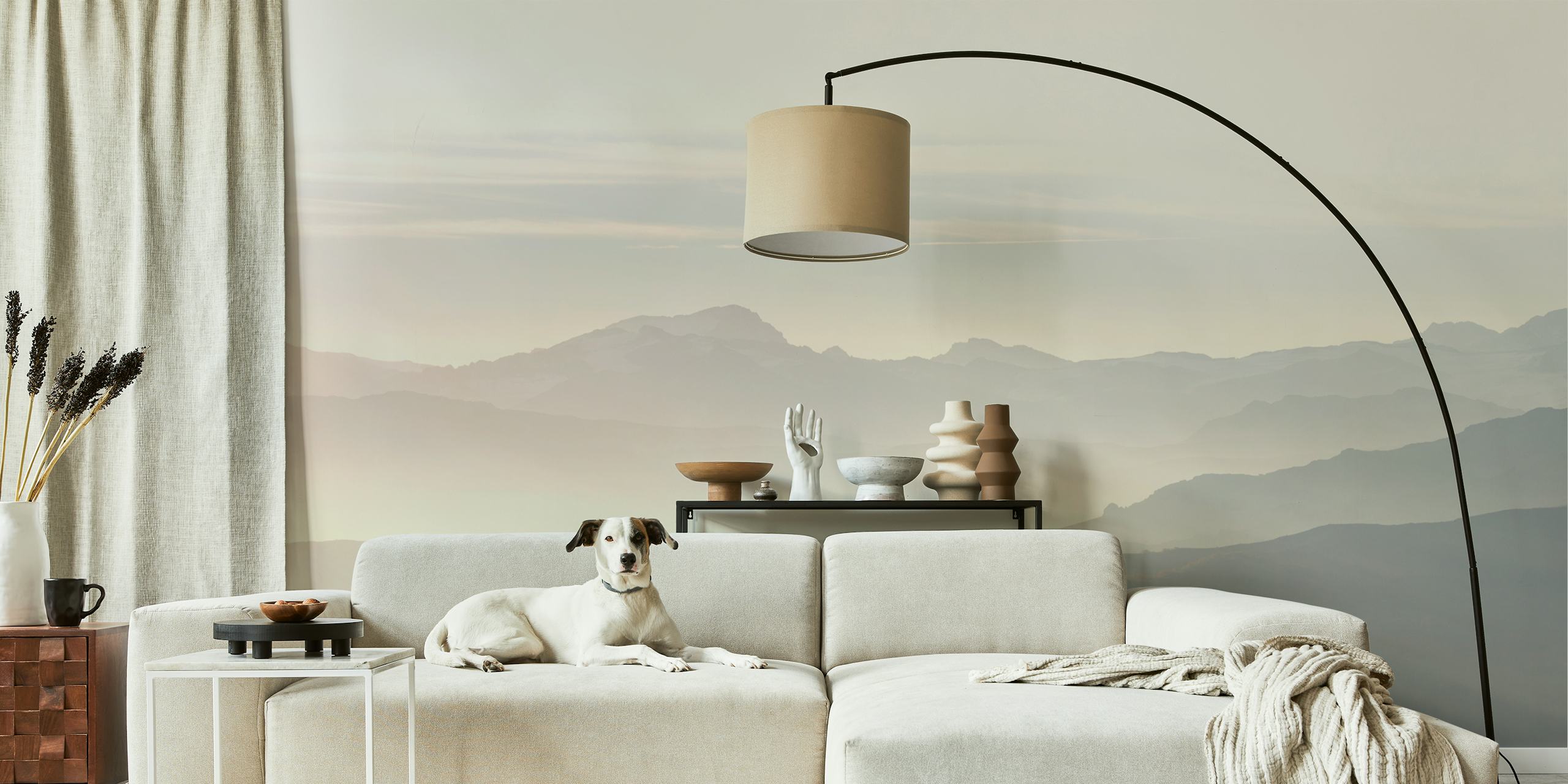 Montagnes floues aux teintes pastel avec un style apaisant wallpaper