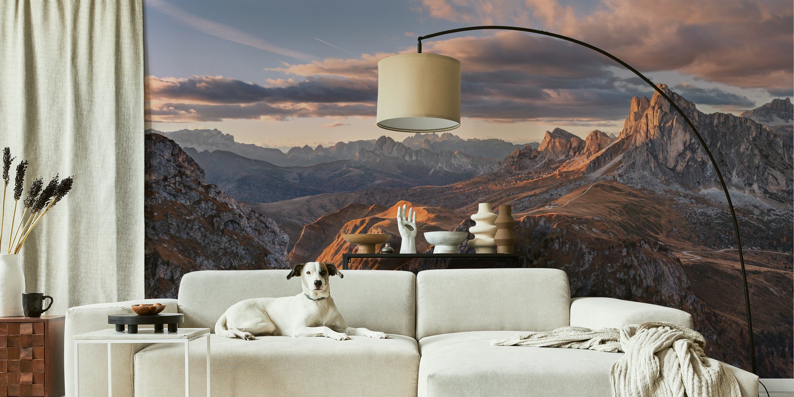 Fotomural vinílico de paisagem montanhosa ao pôr do sol com céus vibrantes e picos escarpados