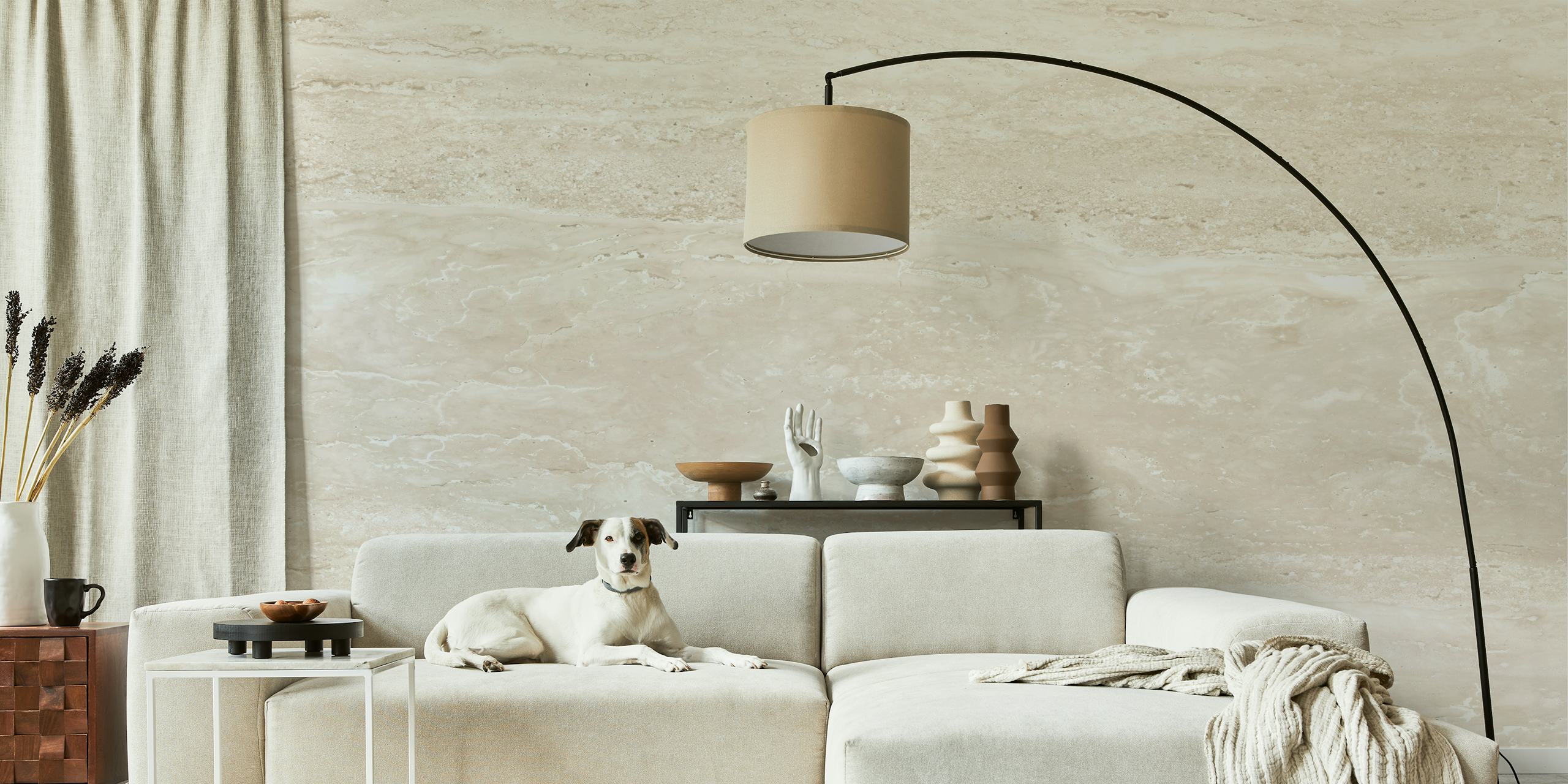 Kremet beige veggmaleri med lys travertinstruktur