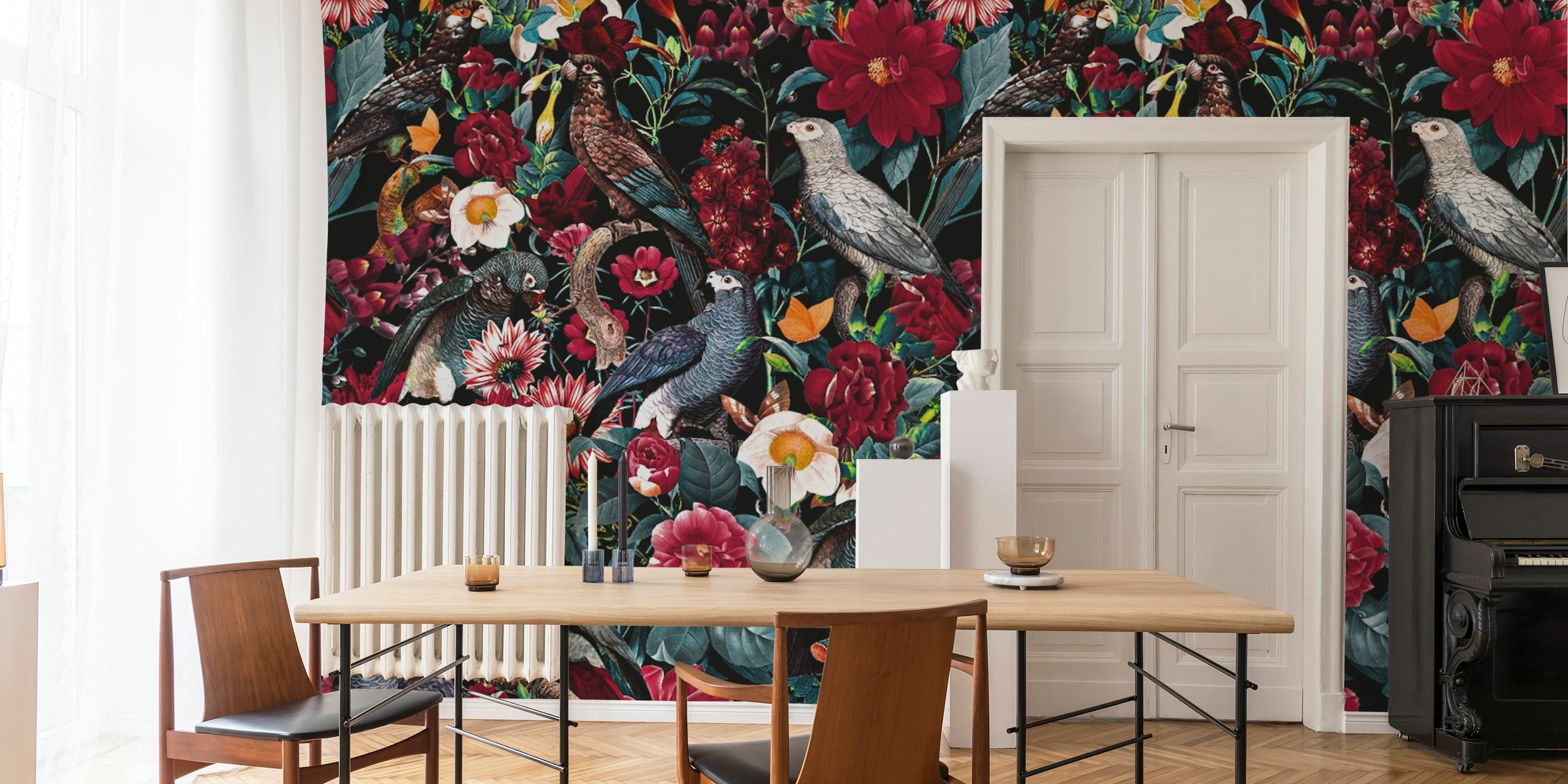 Floral and Birds XX -tapetti, jossa on eloisia kukkia ja lintuja tummalla taustalla