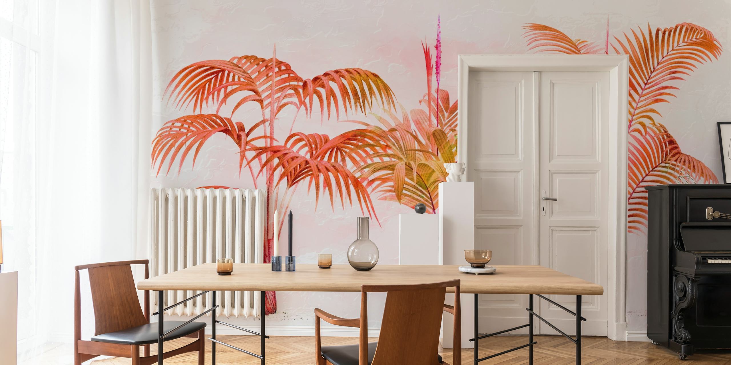 Rustgevende palmboom muurschildering in warme tinten.