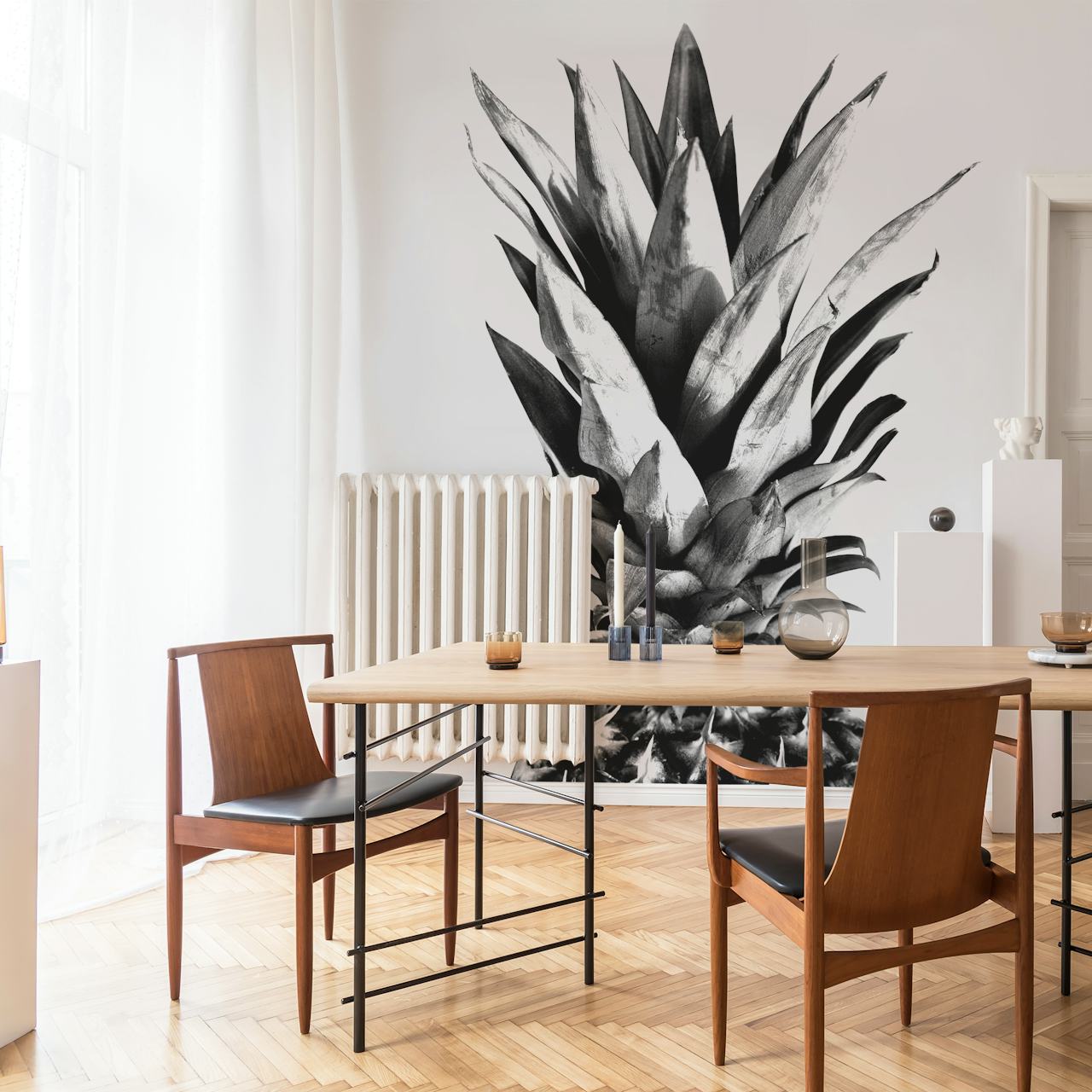 Sort og hvid pineapple tapet i et rum