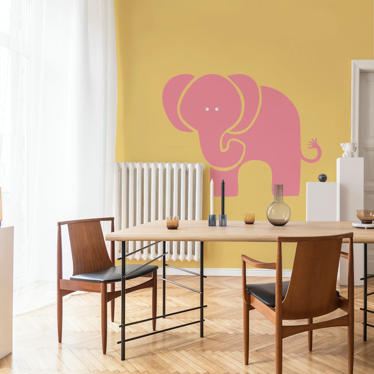 Elefante amarelo açafrão estilizado em um fotomural vinílico de parede rosa