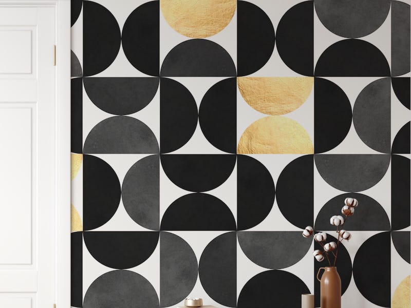 Black and gold circles pattern
