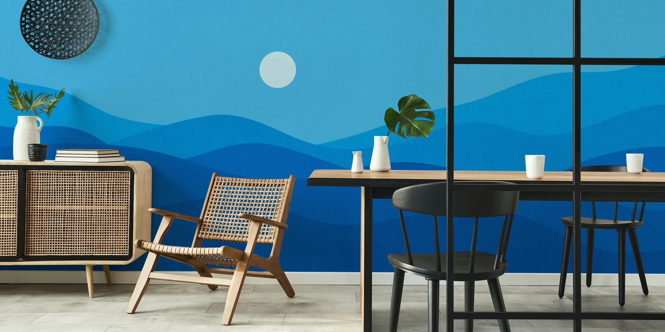 Tranquillo paesaggio acquerello blu con dolci colline e un murale con cielo illuminato dalla luna