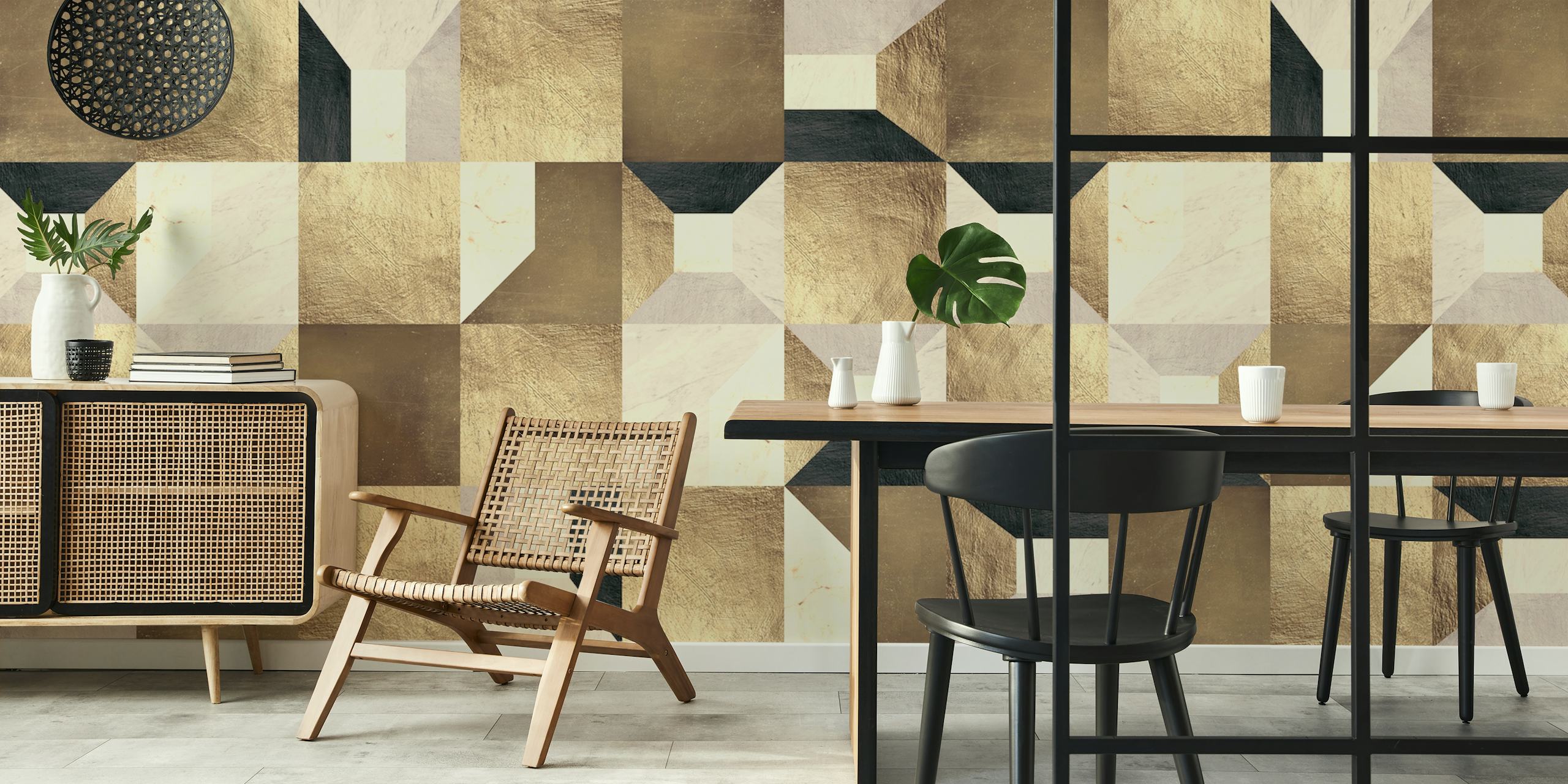 Geometrisk veggmaleri med gyldne firkanter med en blanding av beige, krem og gullnyanser som danner et elegant mønster.