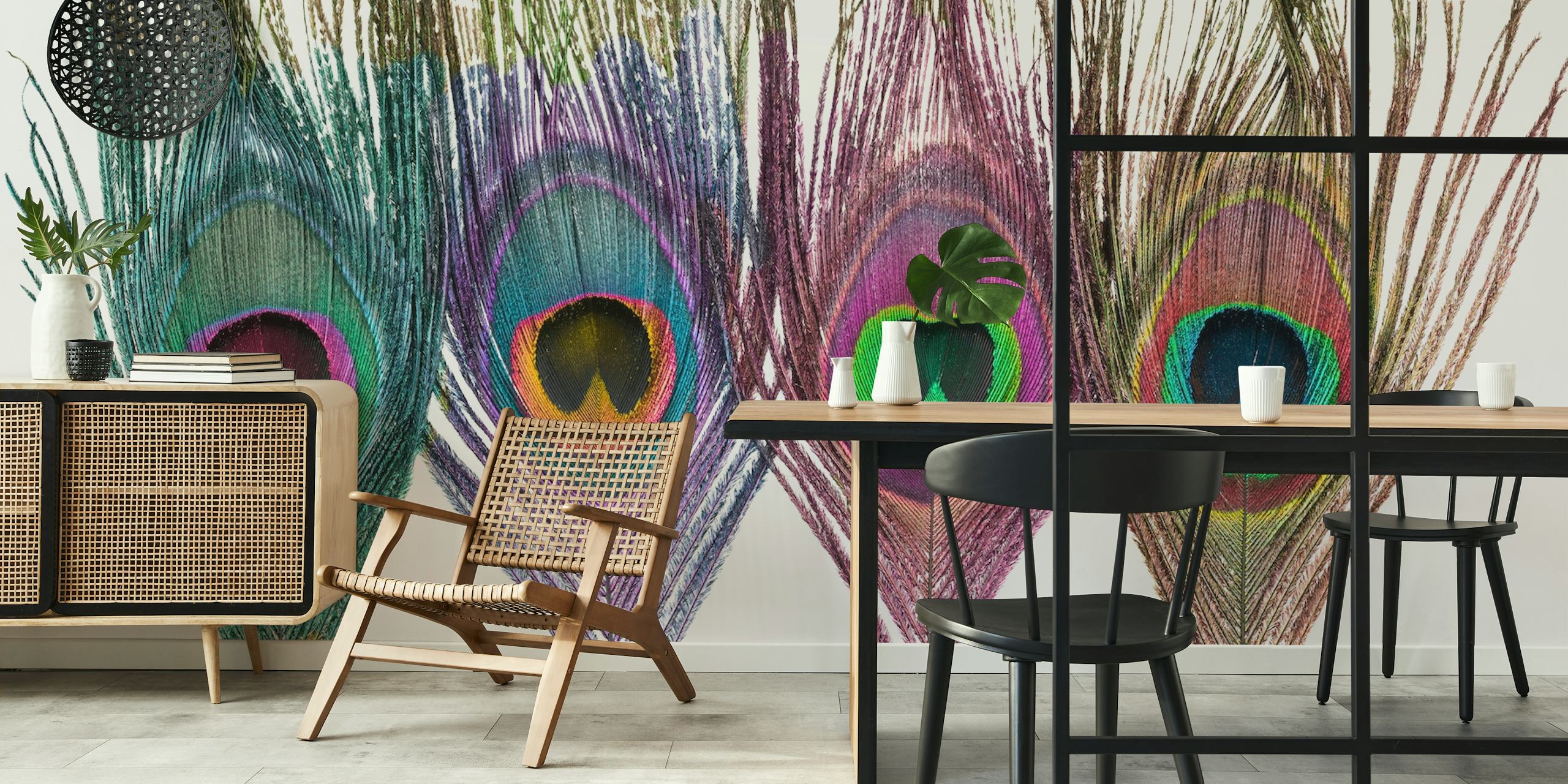 Ταπετσαρία Colorful Peacock Feather σε ένα δωμάτιο