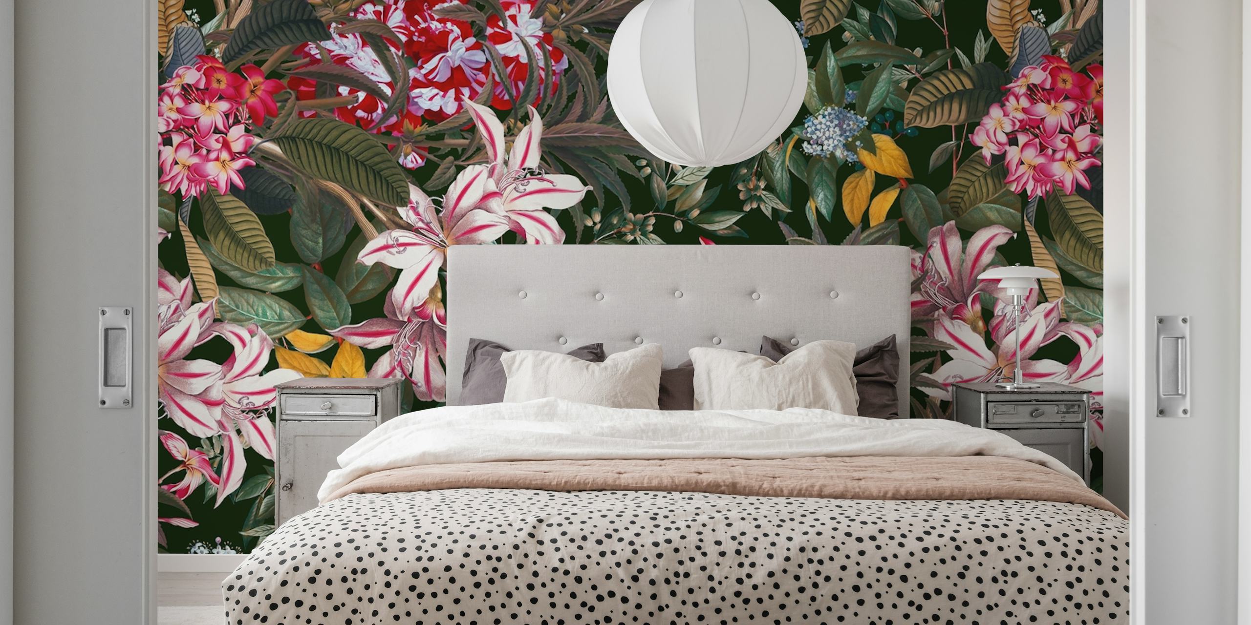 Diseño de papel tapiz floral en una habitación