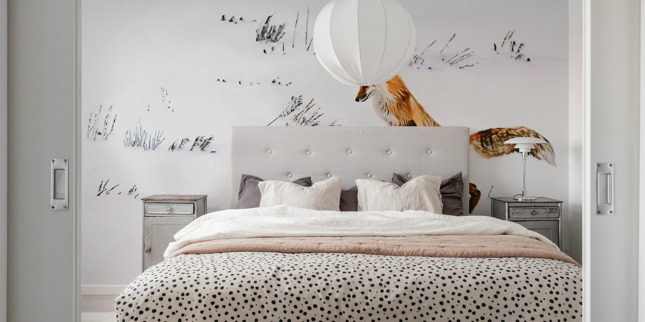 Winter Fox juega en la nieve