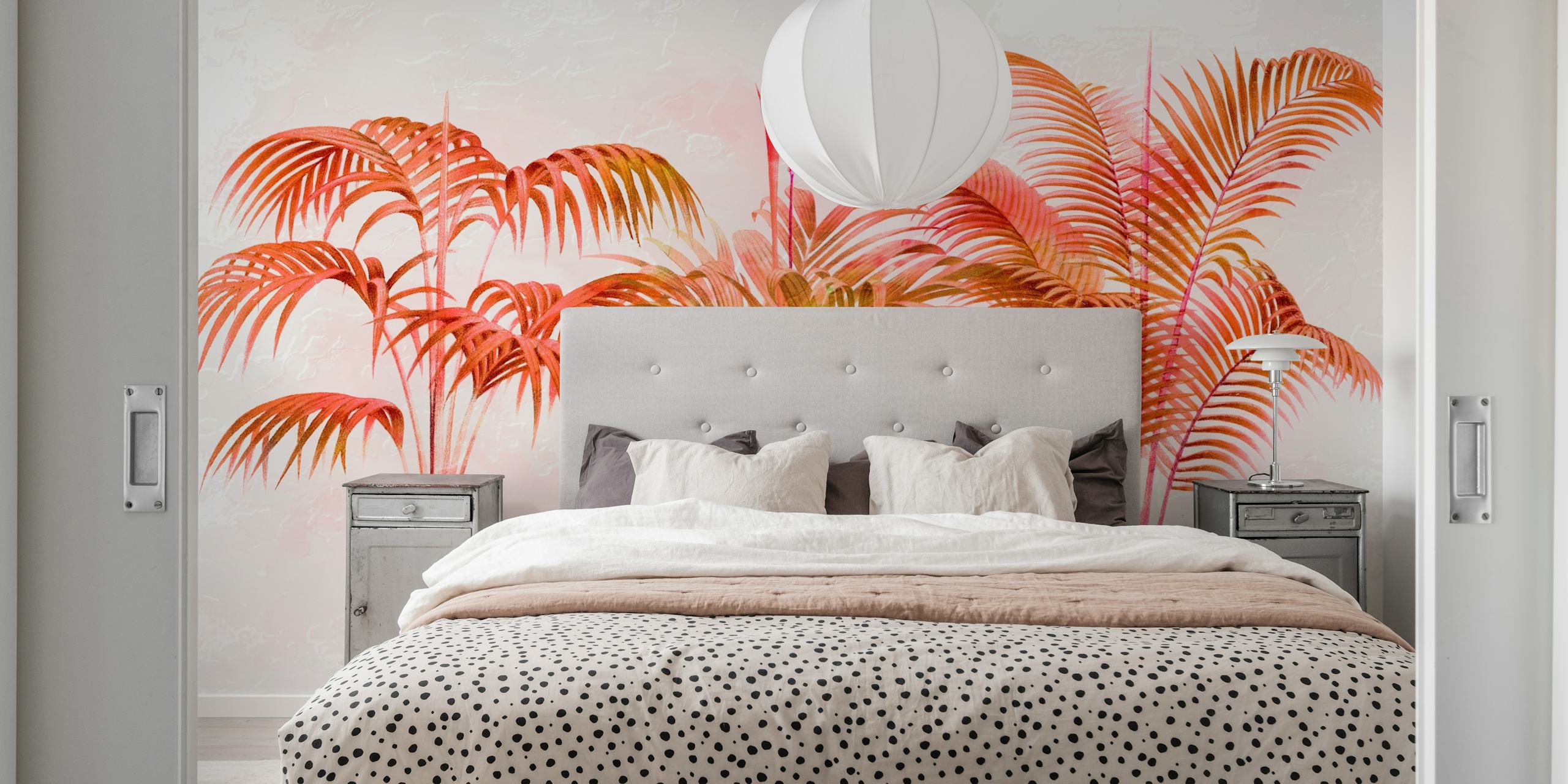 Rustgevende palmboom muurschildering in warme tinten.