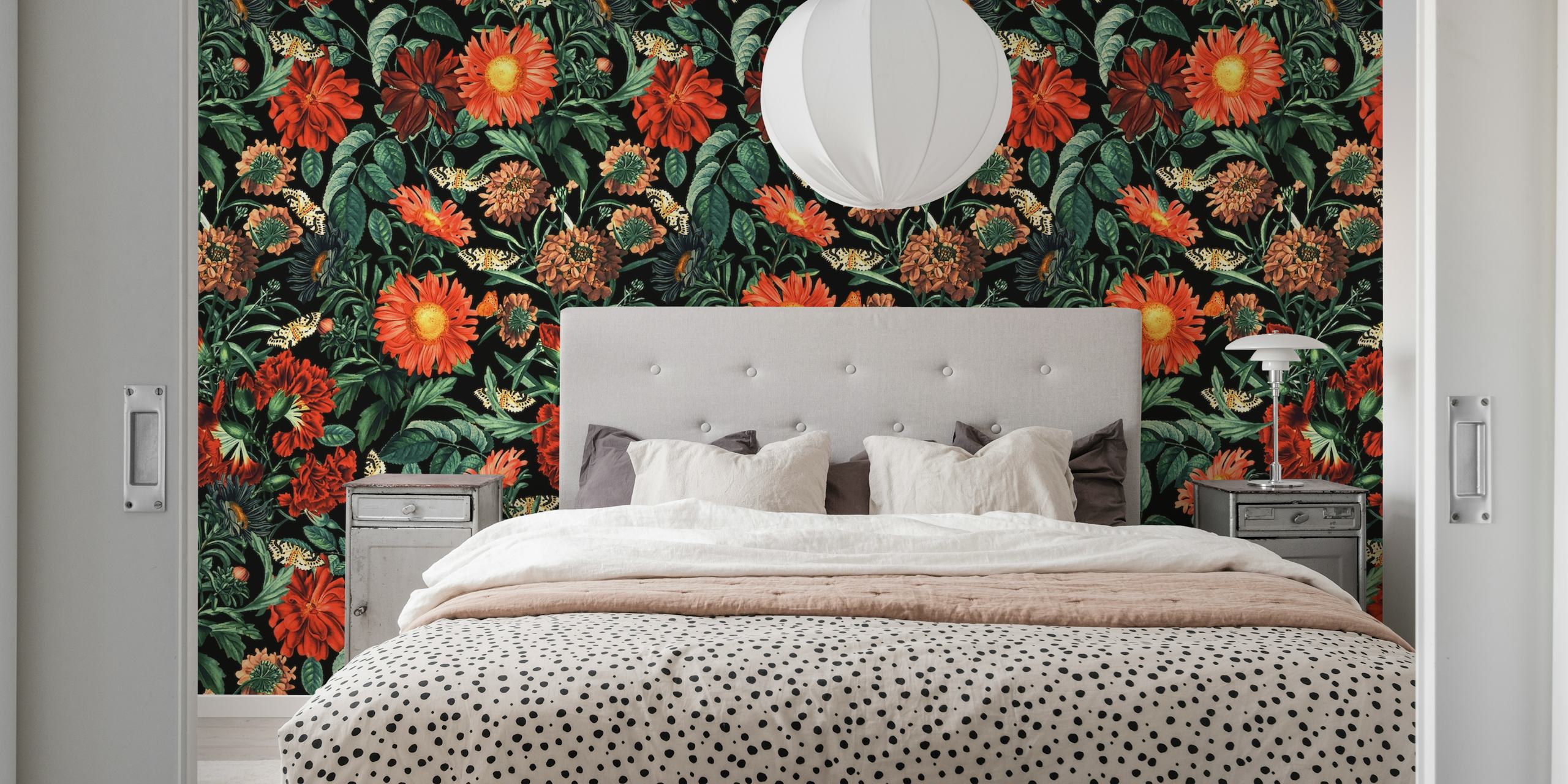 Das Wandbild Night Forest Xviii Zeigt Lebendige Blumen Und Üppiges Grün Für Eine Faszinierende Naturkulisse.