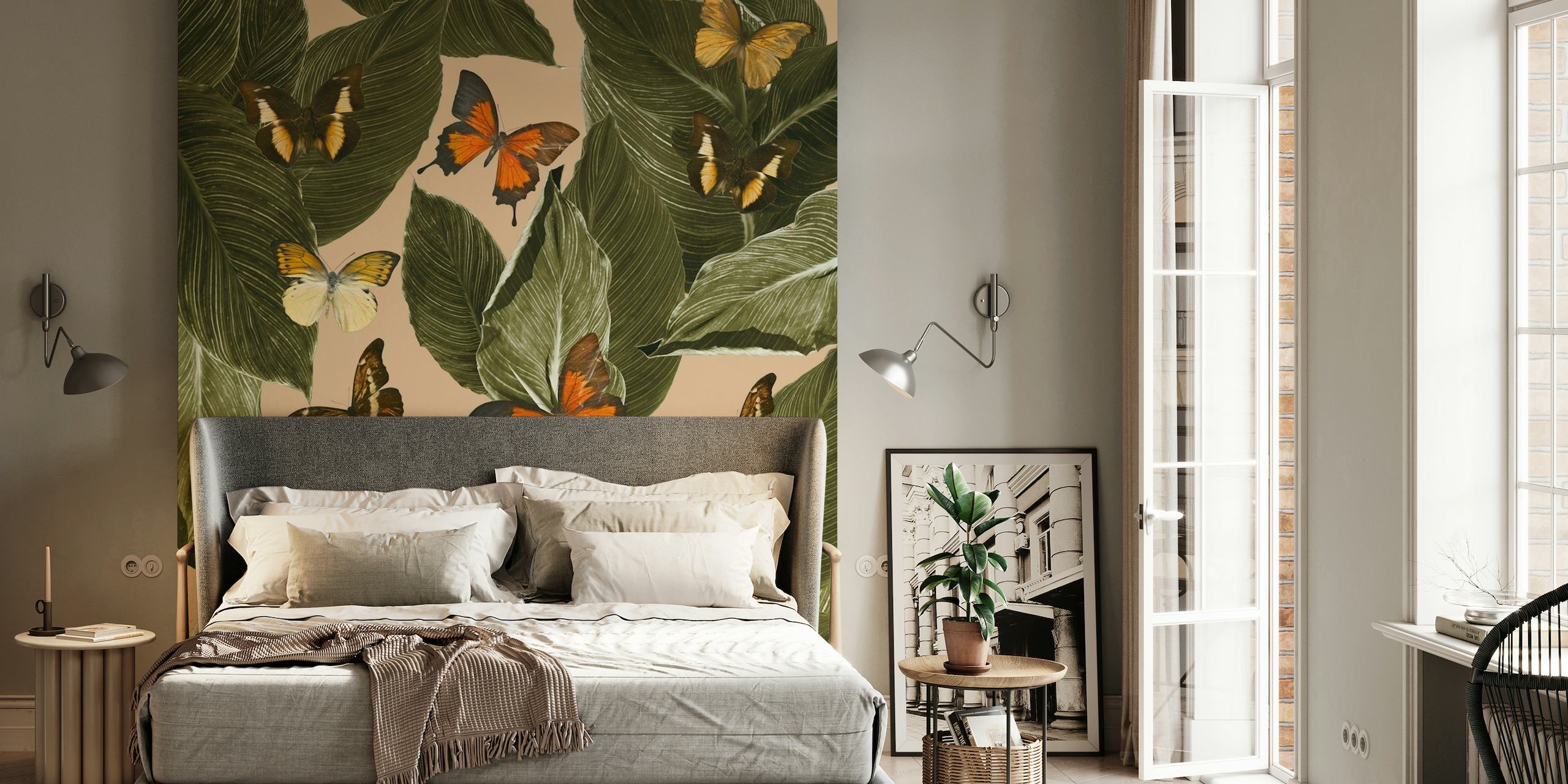 Butterfly Jungle Delight Wandbild mit grünen Blättern und bunten Schmetterlingen auf einem warm getönten Hintergrund