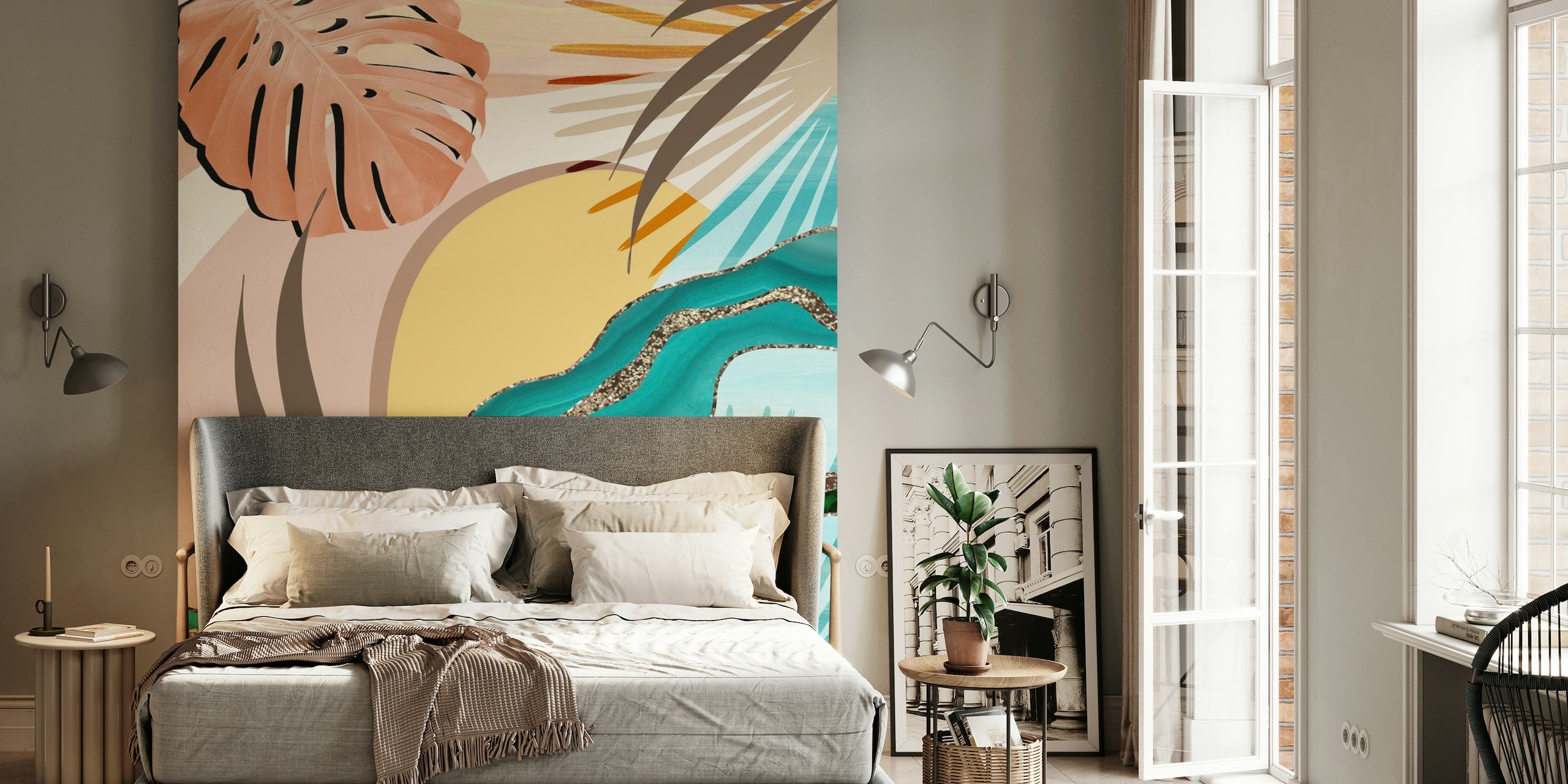 Abstrakti trooppinen kesäkeidas seinämaalaus pastellin palmunlehdillä, aurinkolla ja tyyliteltyillä aalloilla