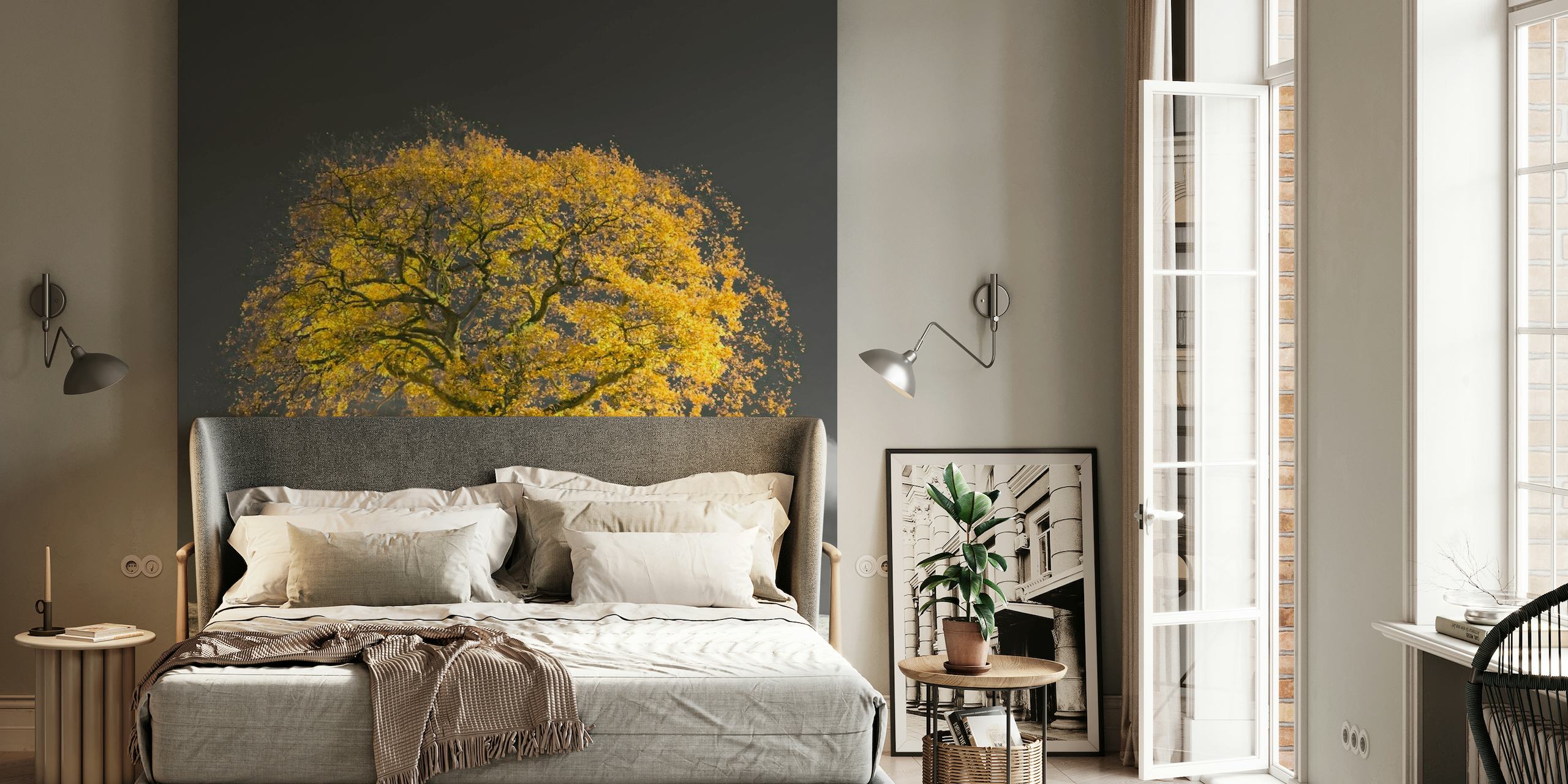 Ett majestätiskt gyllene träd mot en svartvit landskapsbild